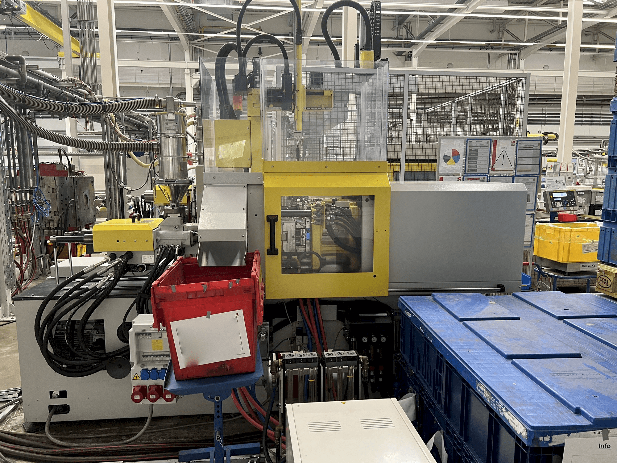 Frontansicht der Arburg 270S 350 - 70 Maschine