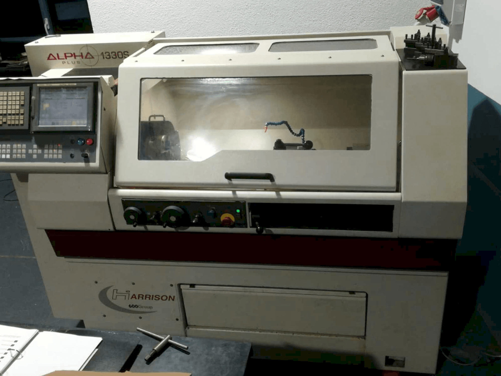 Frontansicht der Harrison Alpha 1330S Plus Maschine