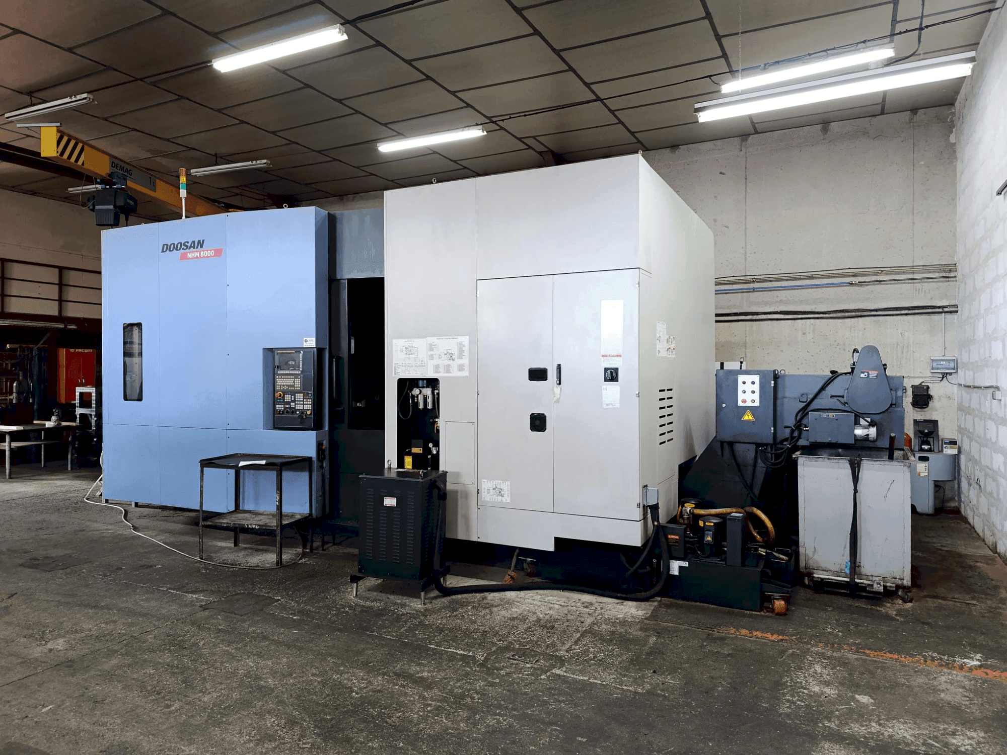 Frontansicht der DOOSAN HM 8000 Maschine