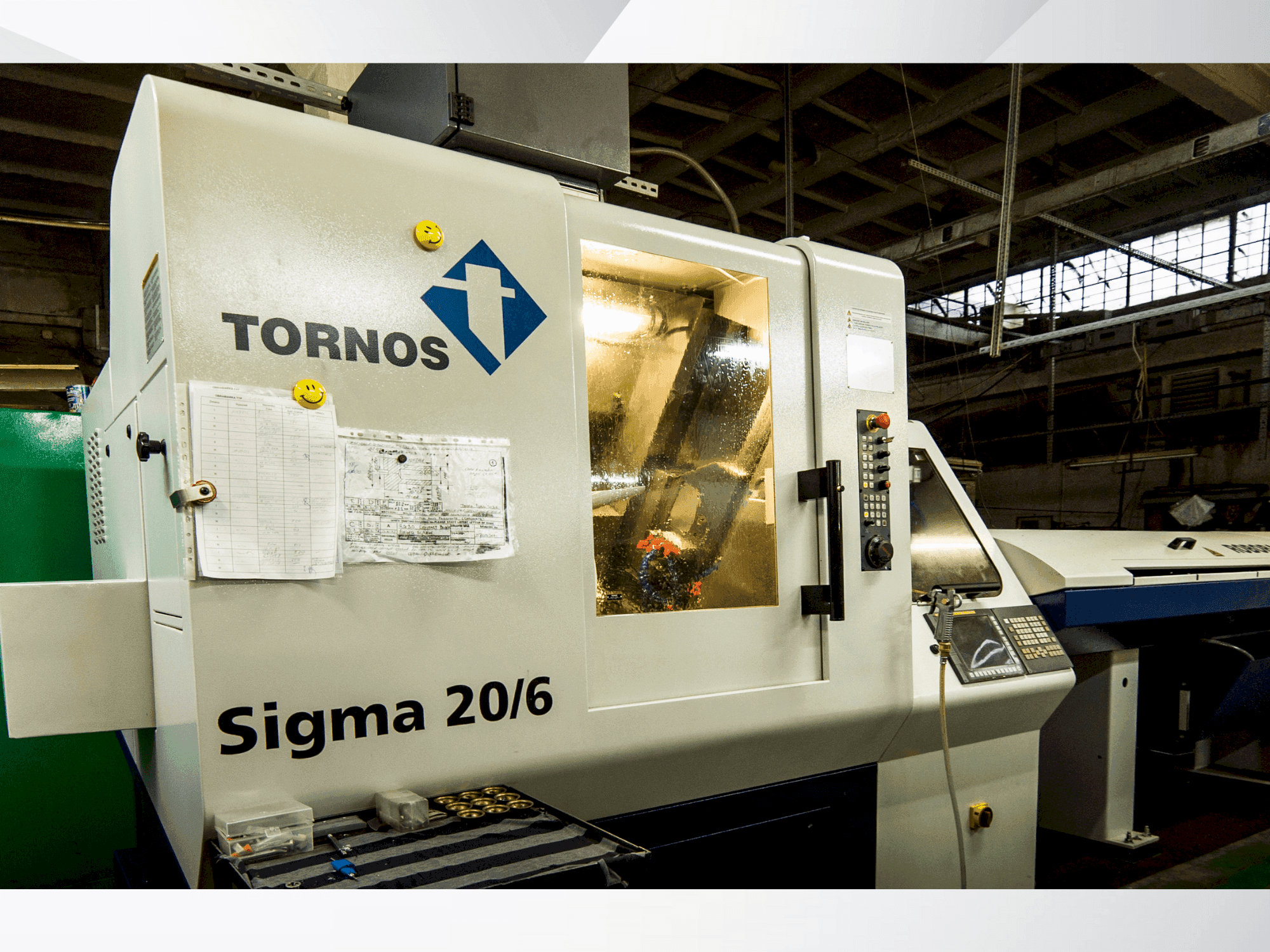 Frontansicht der TORNOS DECO Sigma 20/6 Maschine
