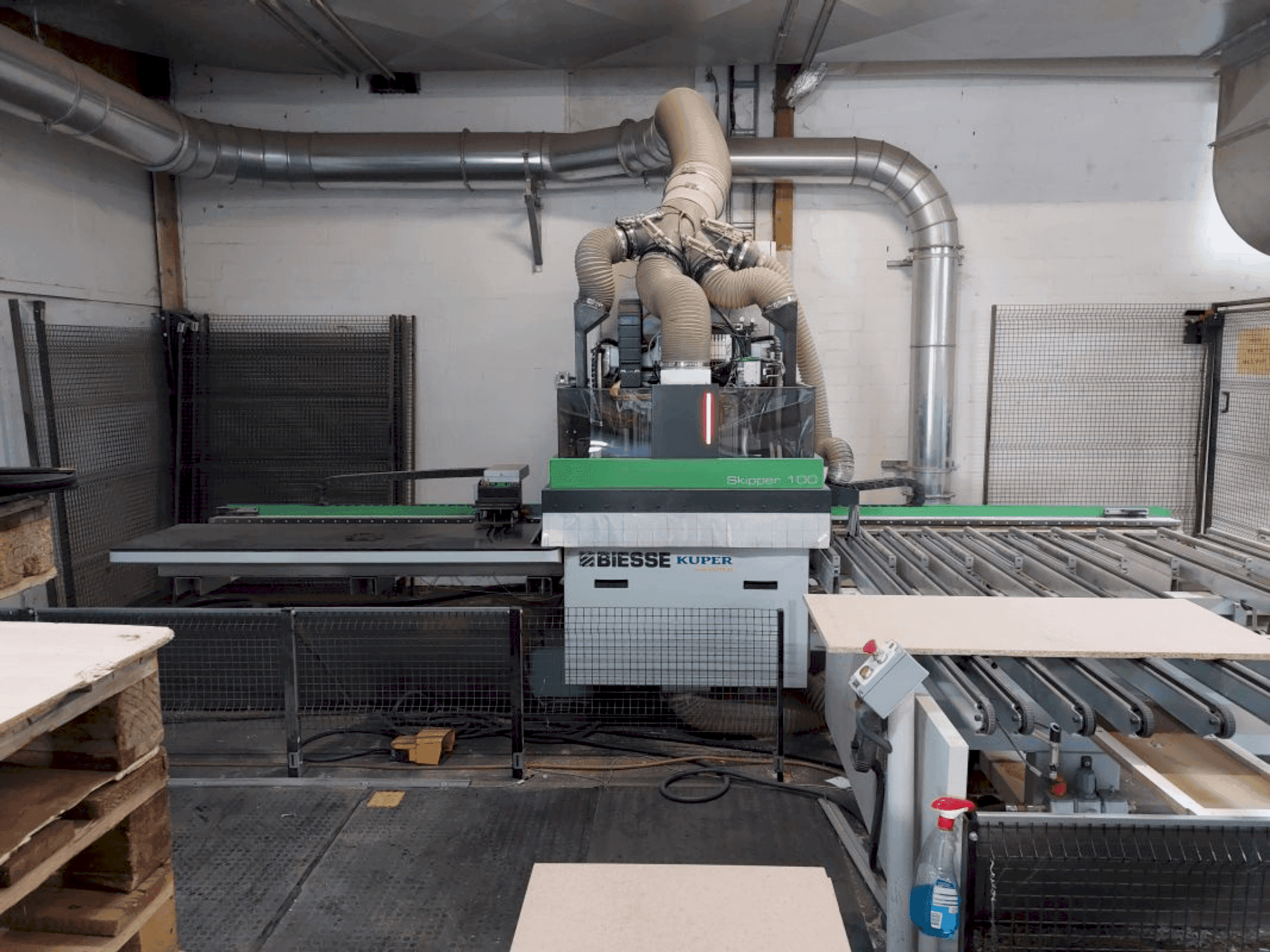 Frontansicht der BIESSE SKIPPER 100 L Maschine