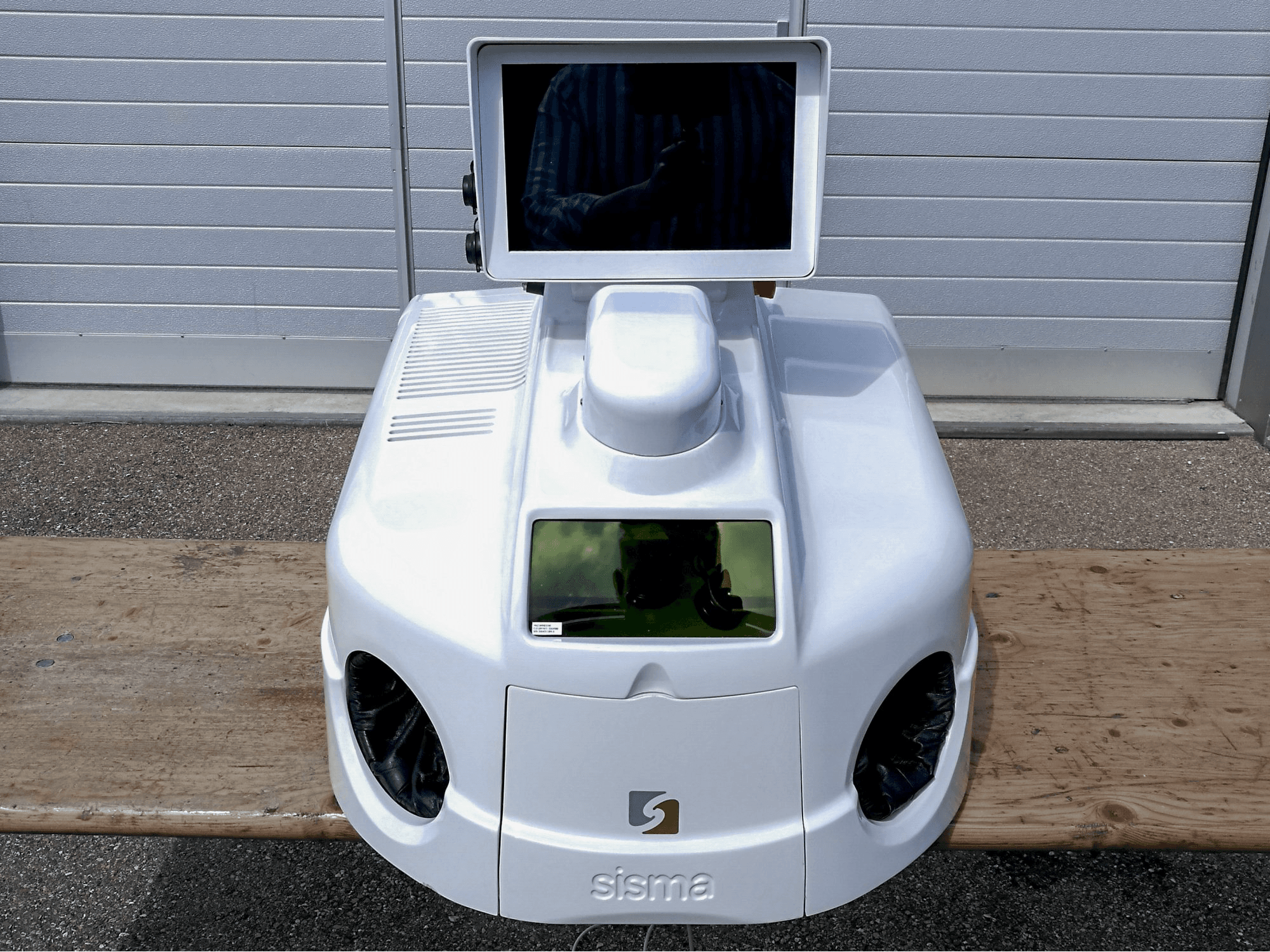 Frontansicht der Sisma LM-DV 100 Maschine