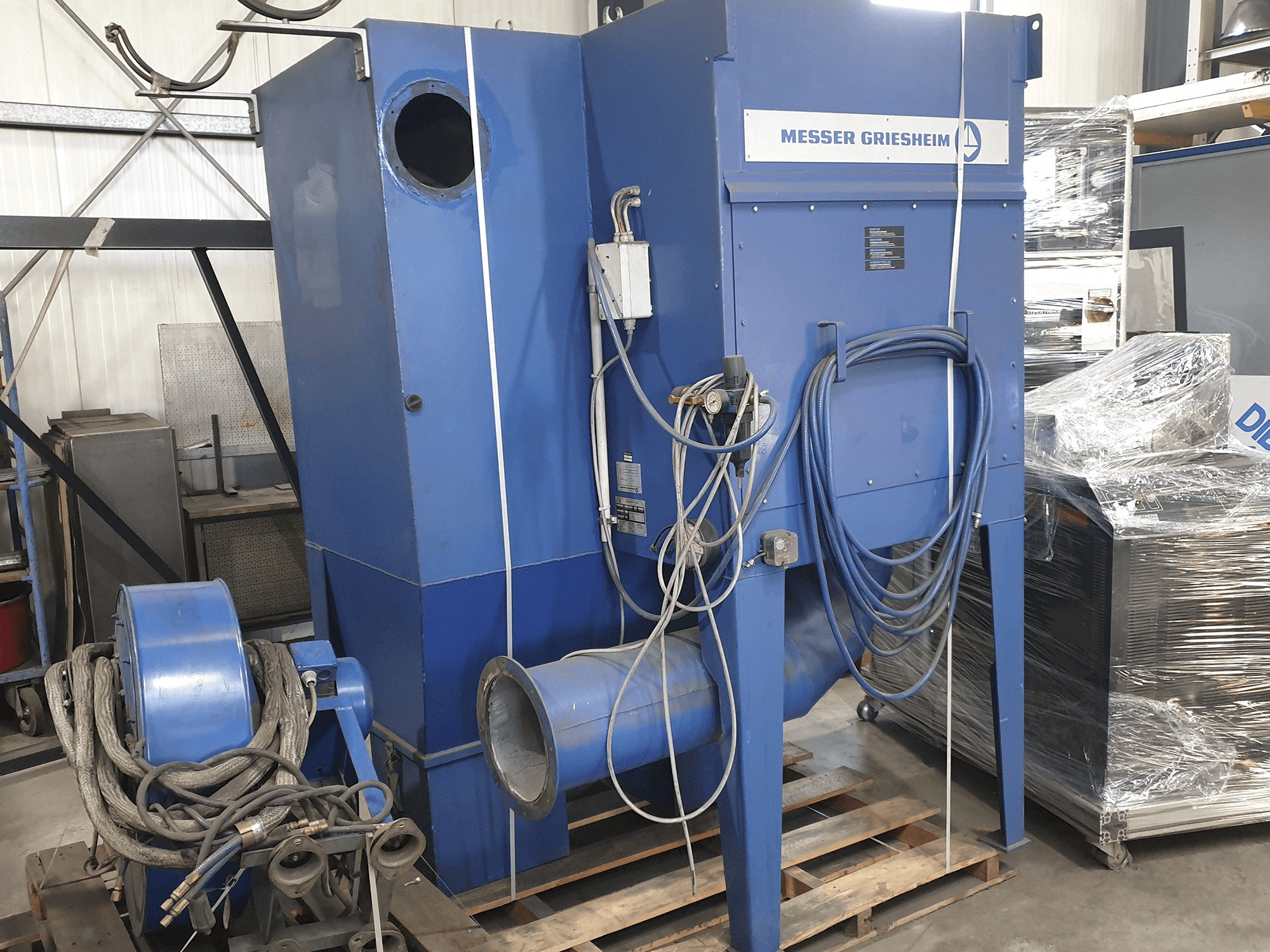 Frontansicht der Messer Griesheim CORTA PS 3100 Maschine