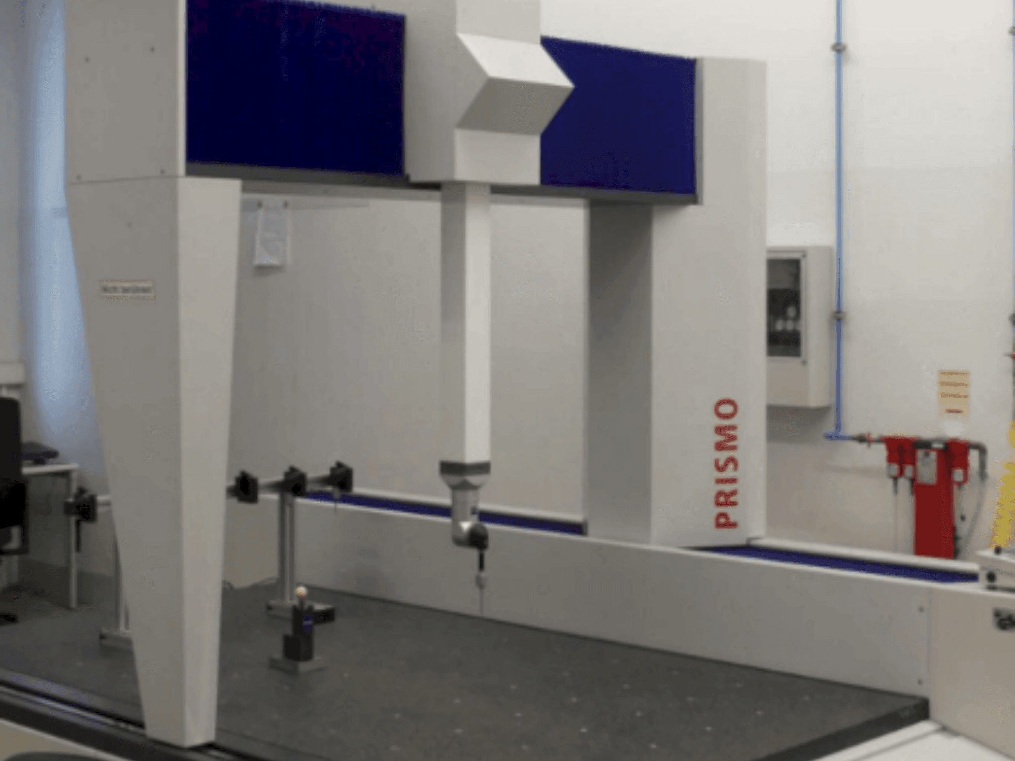 Frontansicht der ZEISS Prismo 12/18/10 (2002) Maschine
