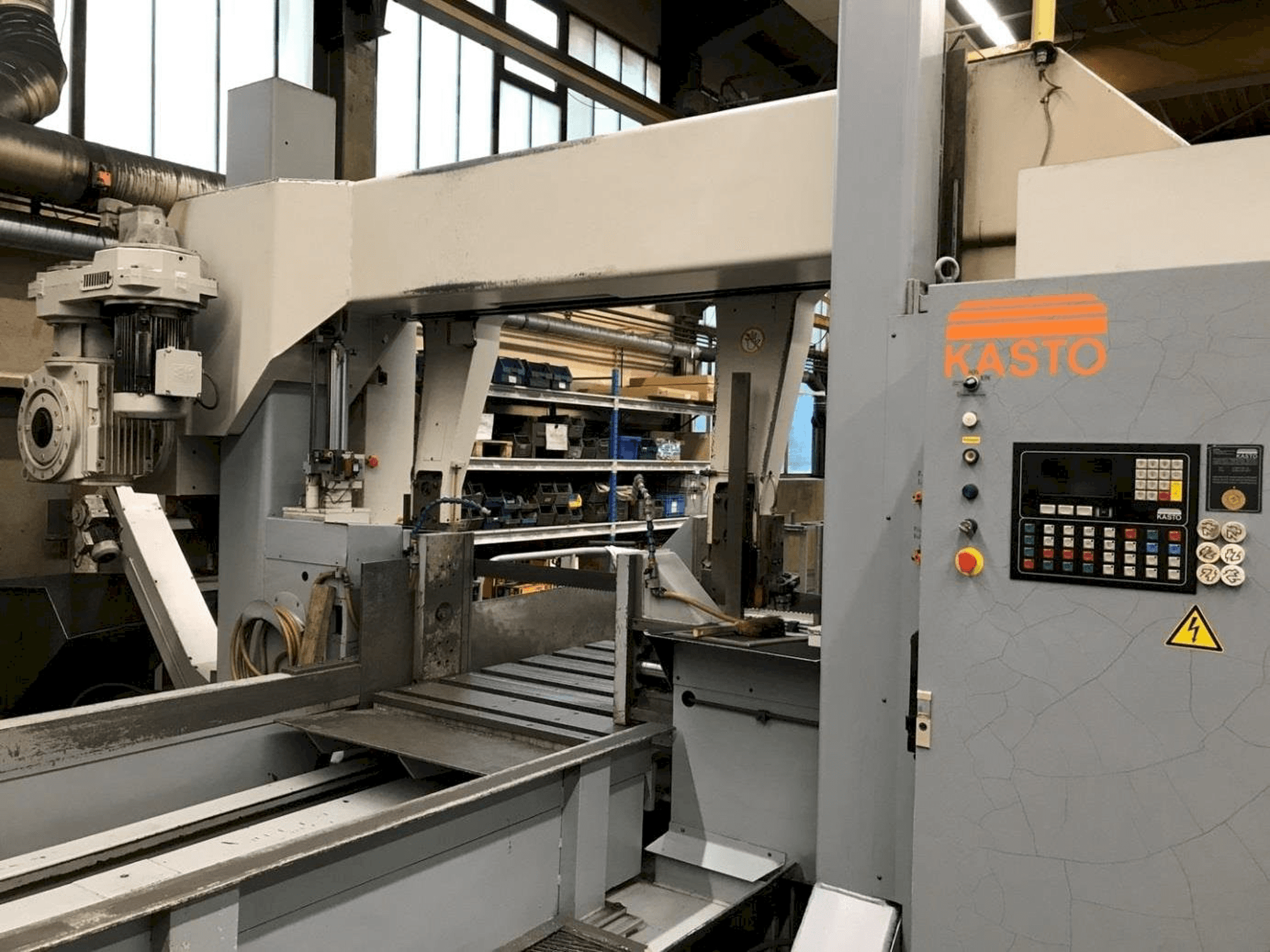 Frontansicht der KASTO HBA 1060/1260AU Maschine