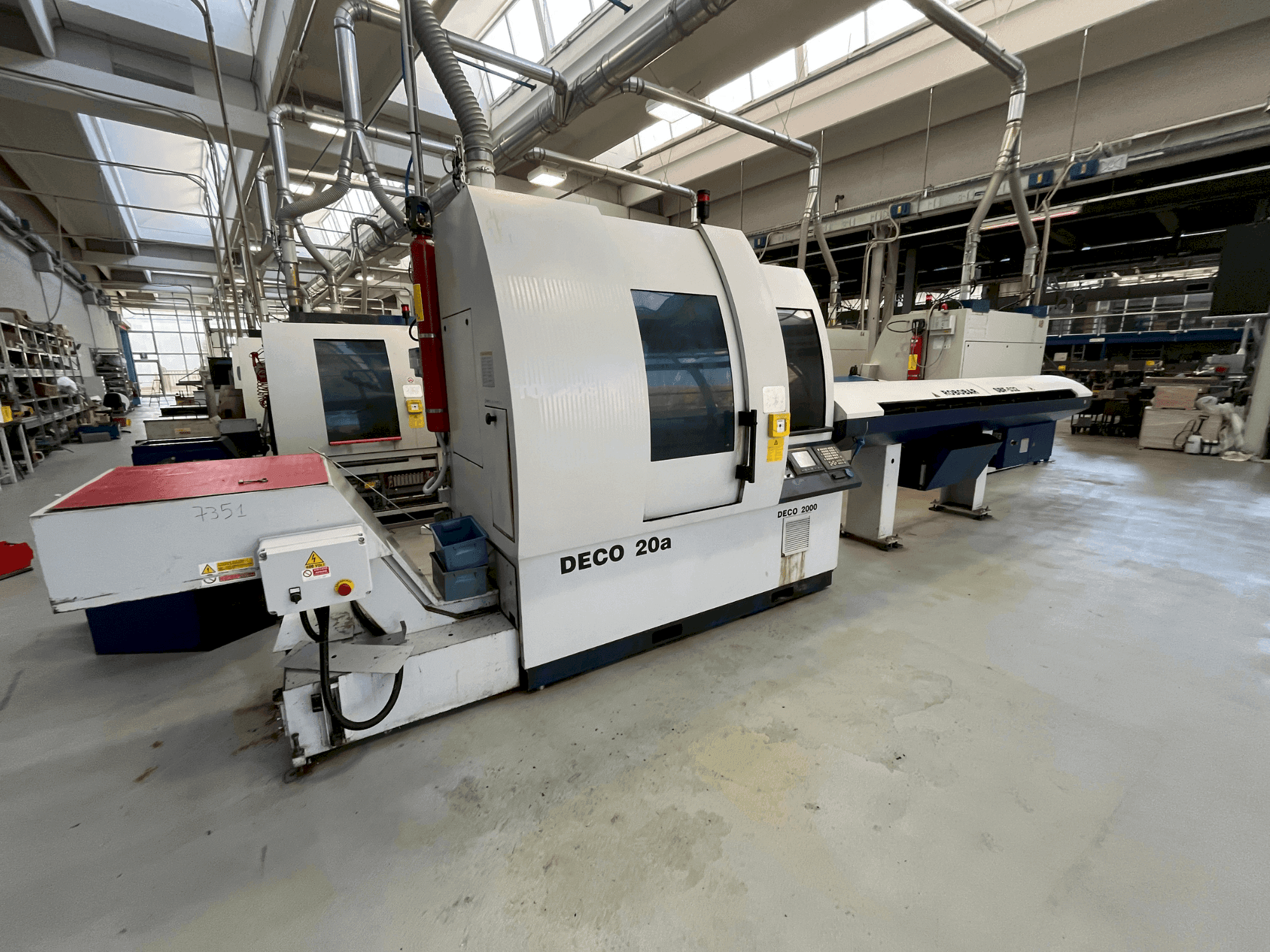 Frontansicht der TORNOS DECO 20A Maschine