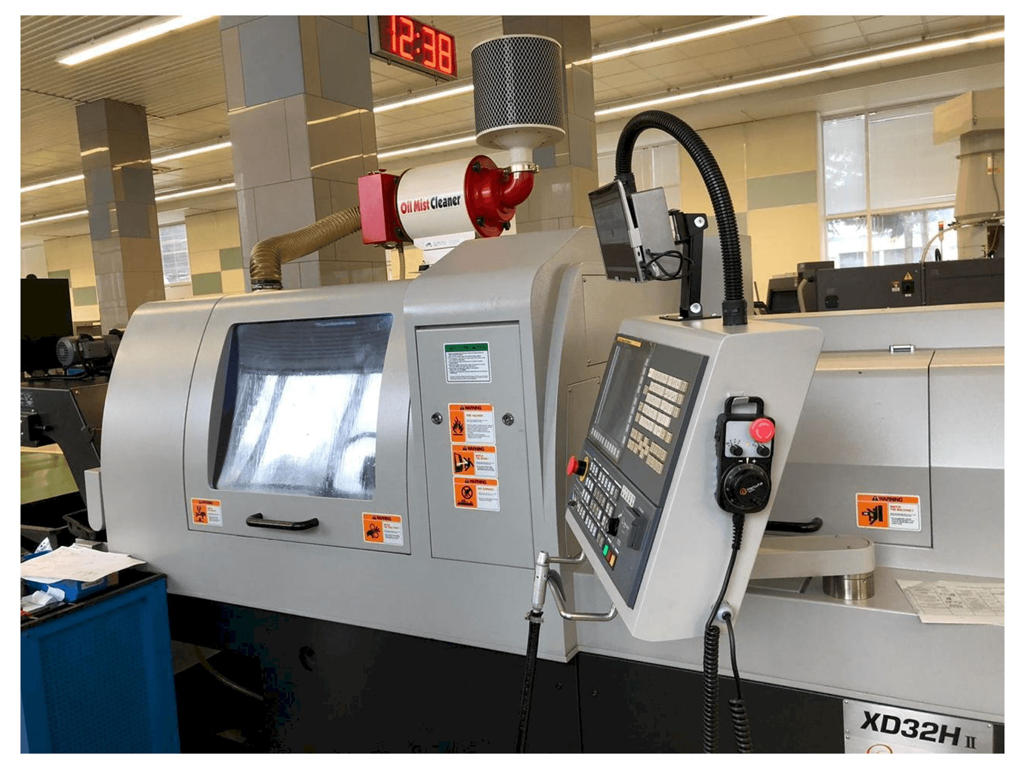 Frontansicht der Hanwha XD32H II Maschine