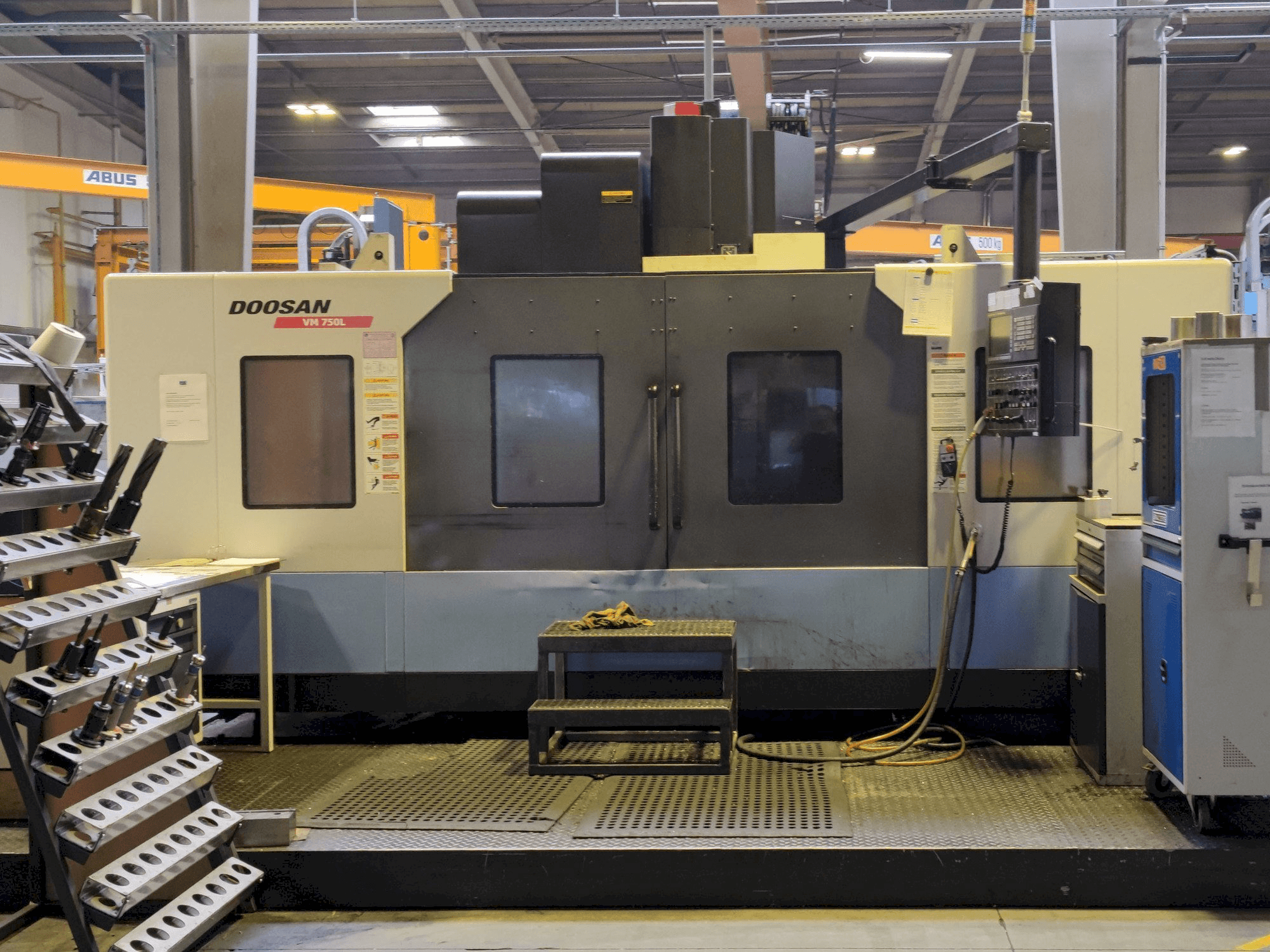 Frontansicht der Doosan VM 750L Maschine