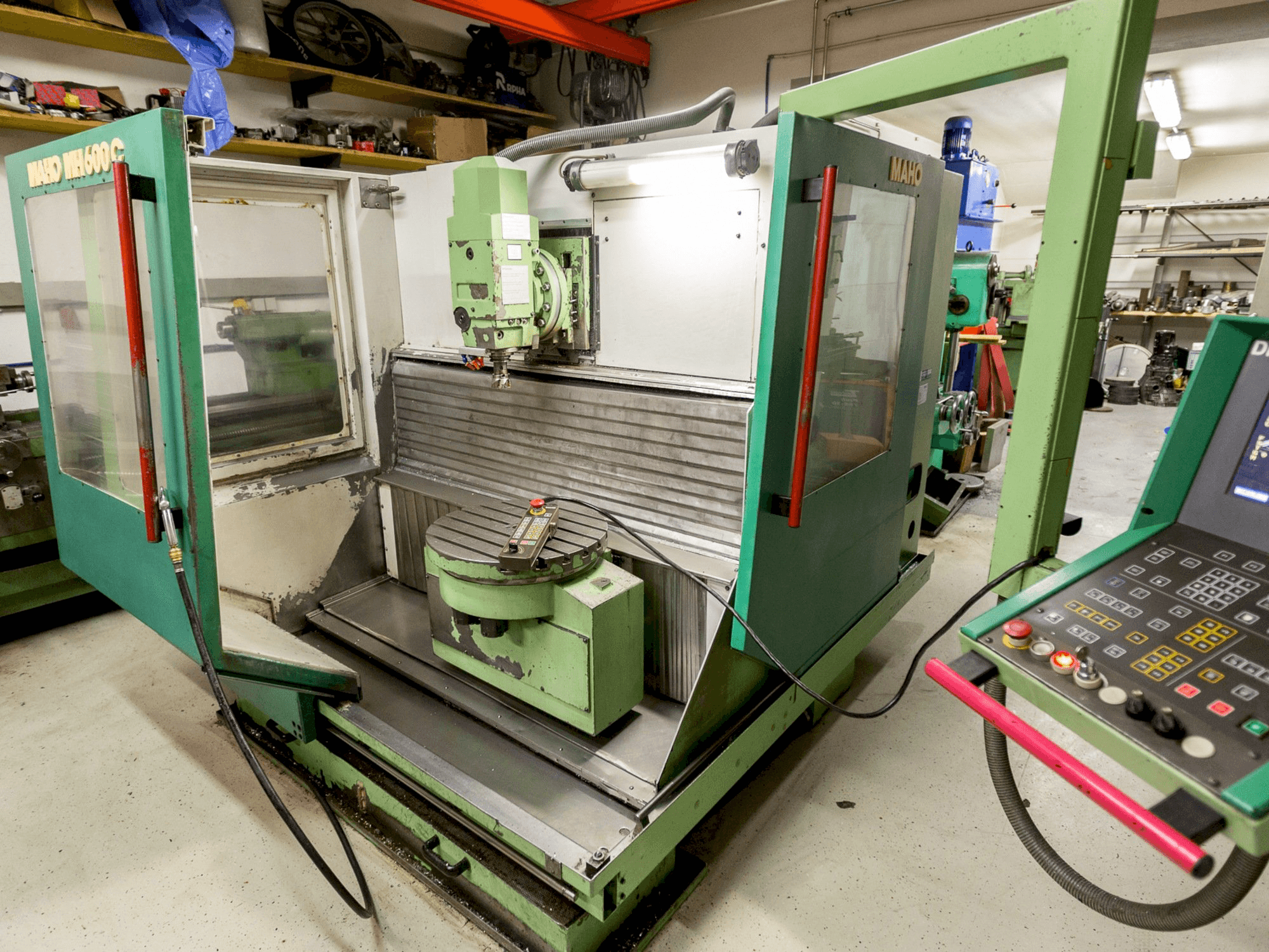 Frontansicht der Maho MH 600C Maschine