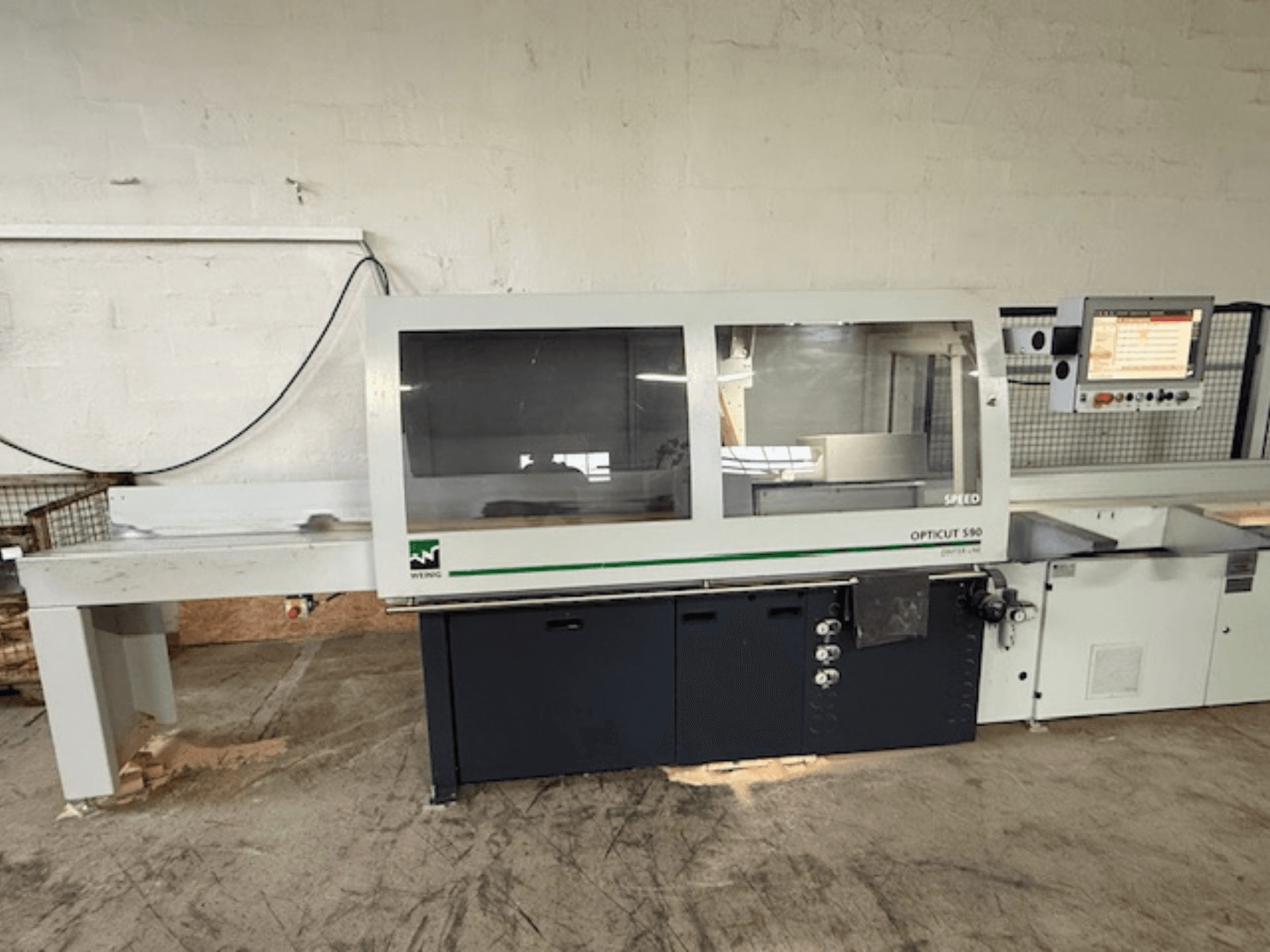 WEINIG OPTICUT S90 Optimierungskappsäge, Frontansicht mit Bedienfeld, Sägeeinheit und Vorschubtisch.