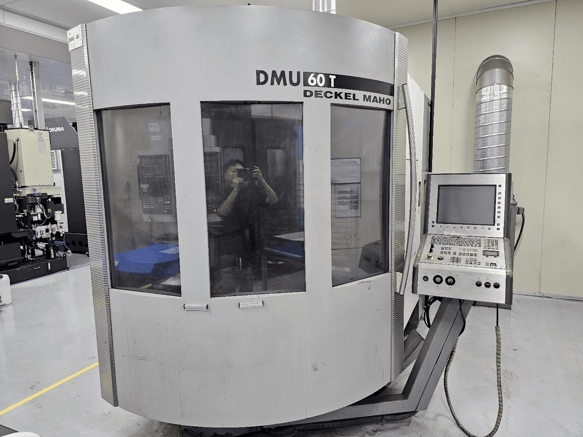 Frontansicht der DECKEL MAHO DMU 60 T Maschine