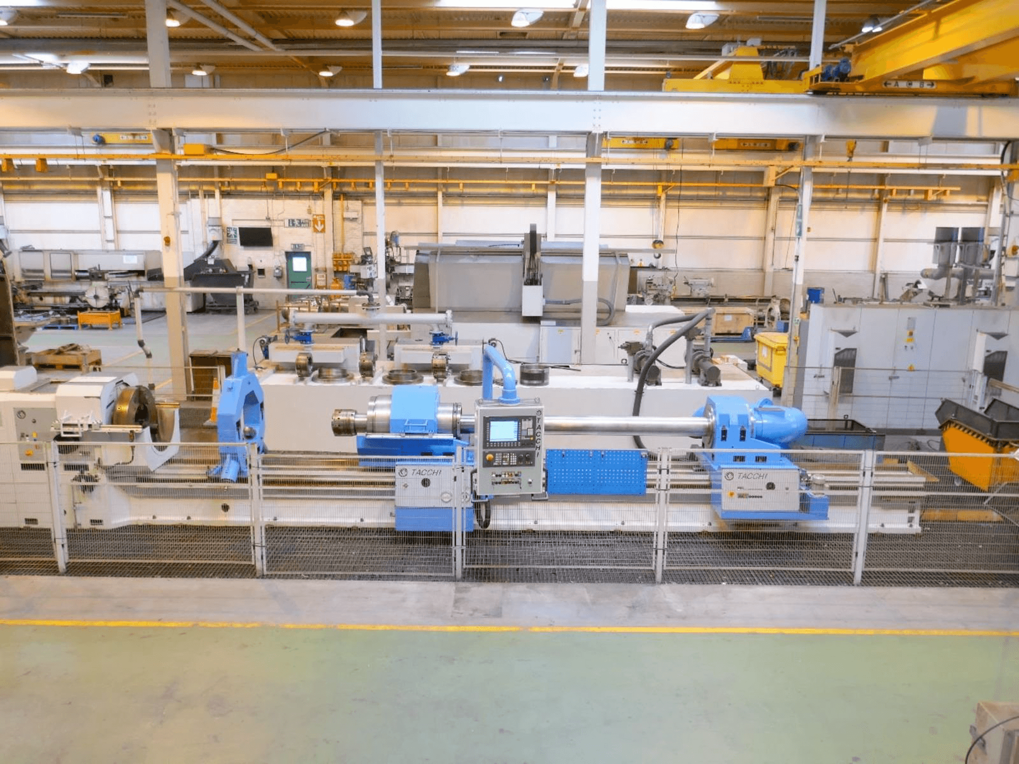 Frontansicht der TACCHI FT45S CNC Maschine