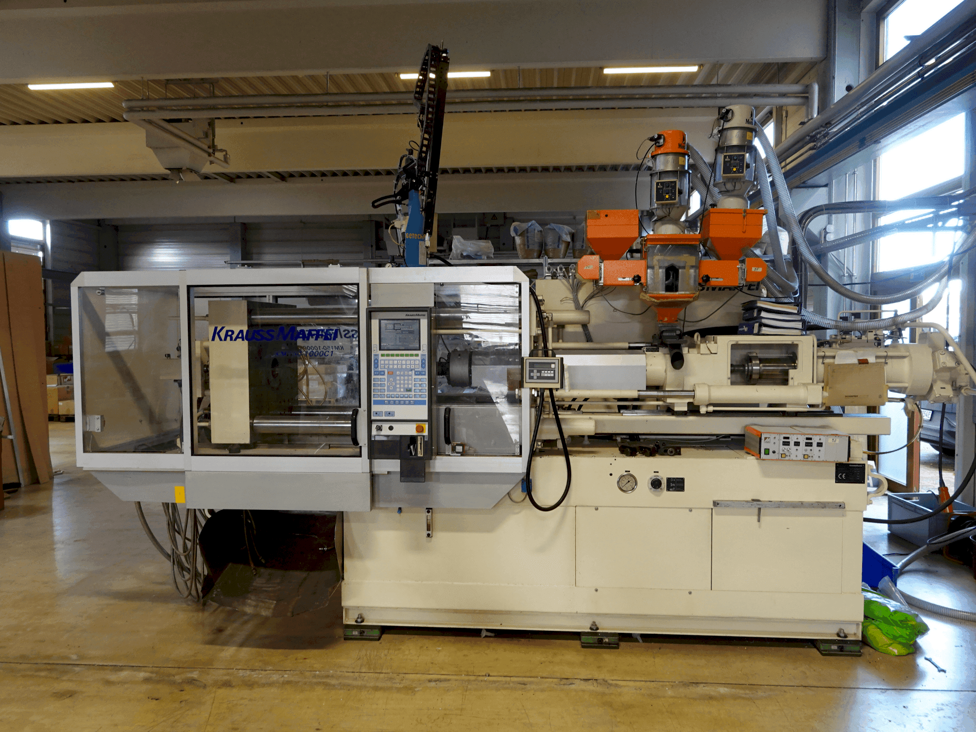 Frontansicht der Krauss Maffei KM 150-1000 C1 Maschine