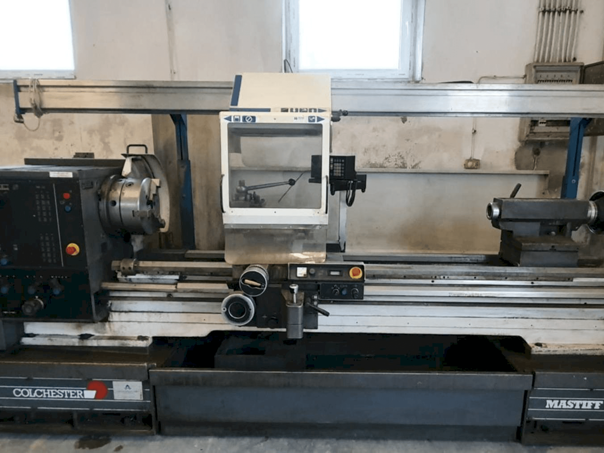 Frontansicht der Colchester MASTIFF V/S 1800 Maschine