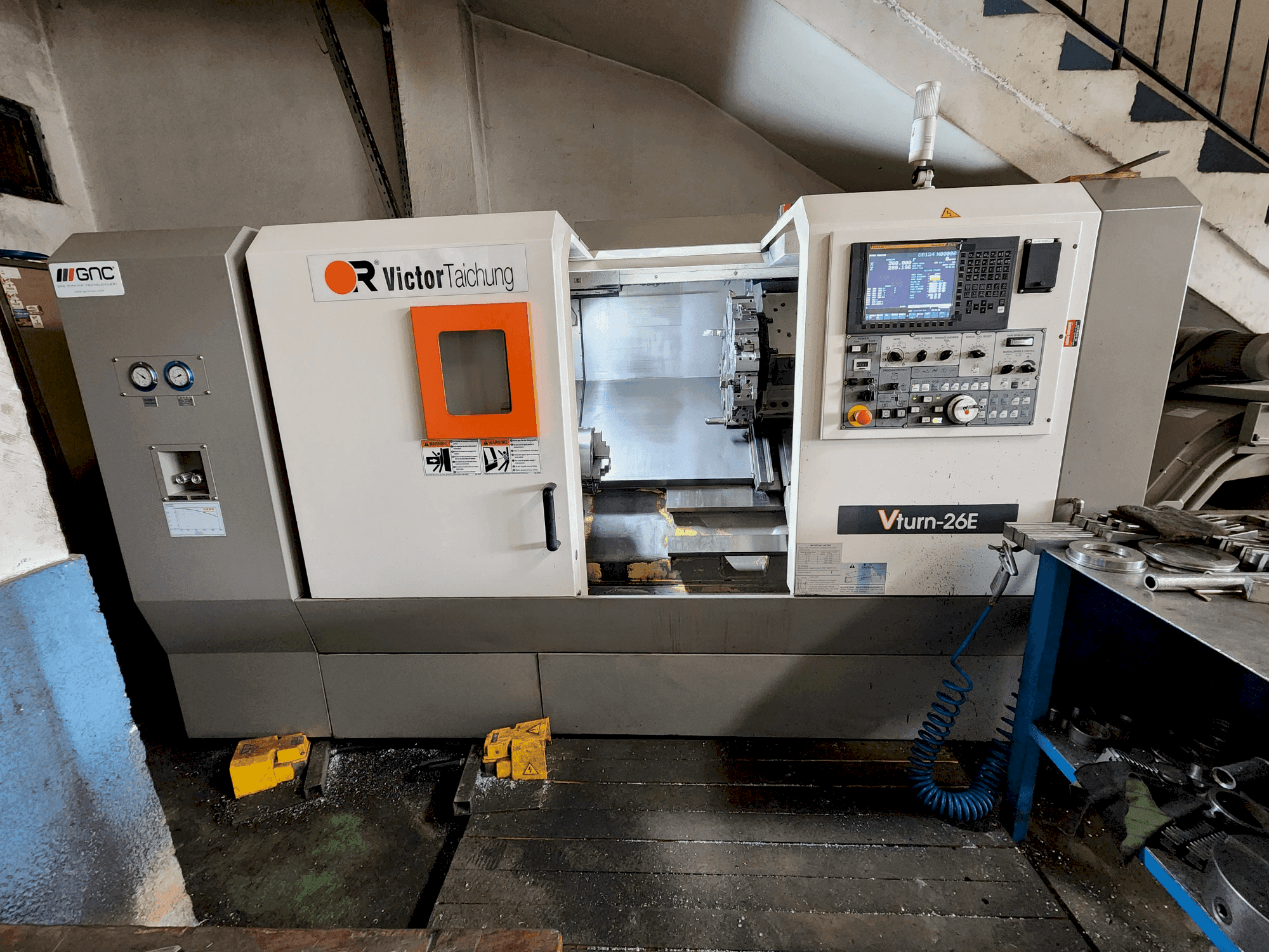 Frontansicht der VICTOR TAICHUNG Taichung Vturn - 26 E Maschine