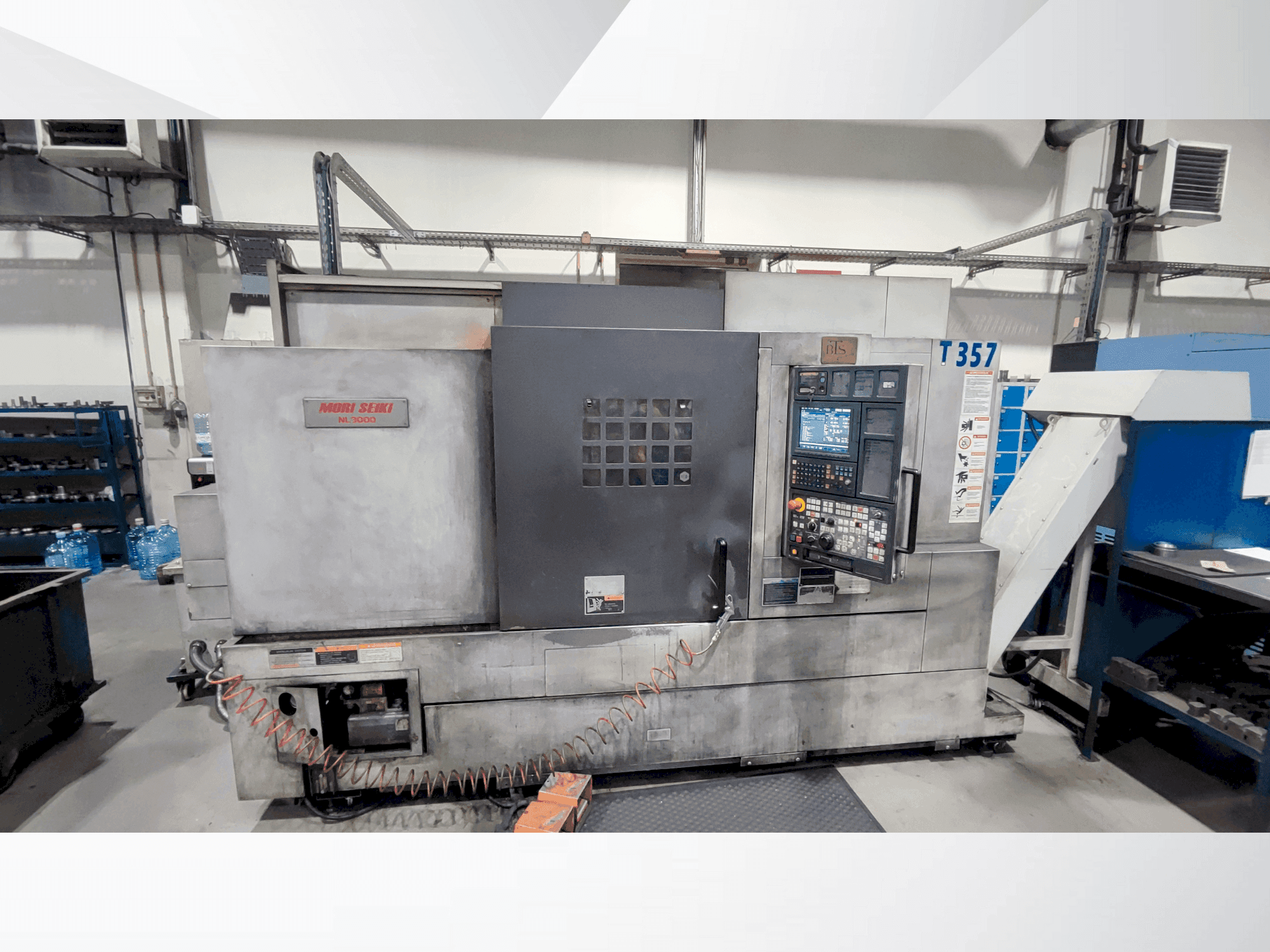 Frontansicht der MORI SEIKI NL 3000/700 Maschine