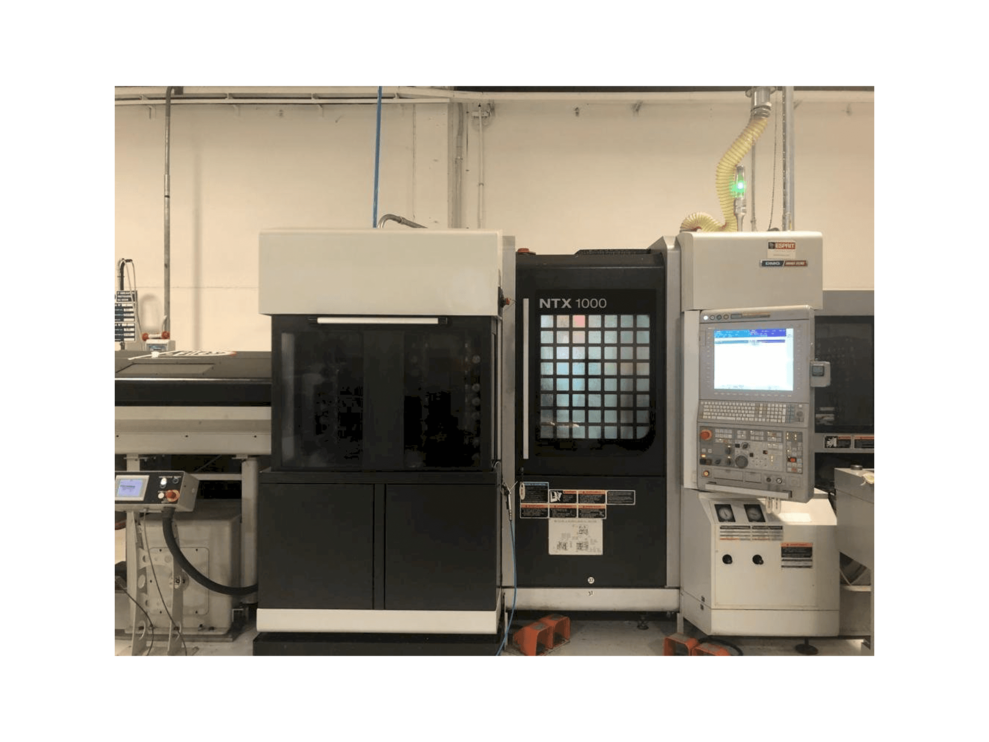 Frontansicht der MORI SEIKI NTX1000 Maschine