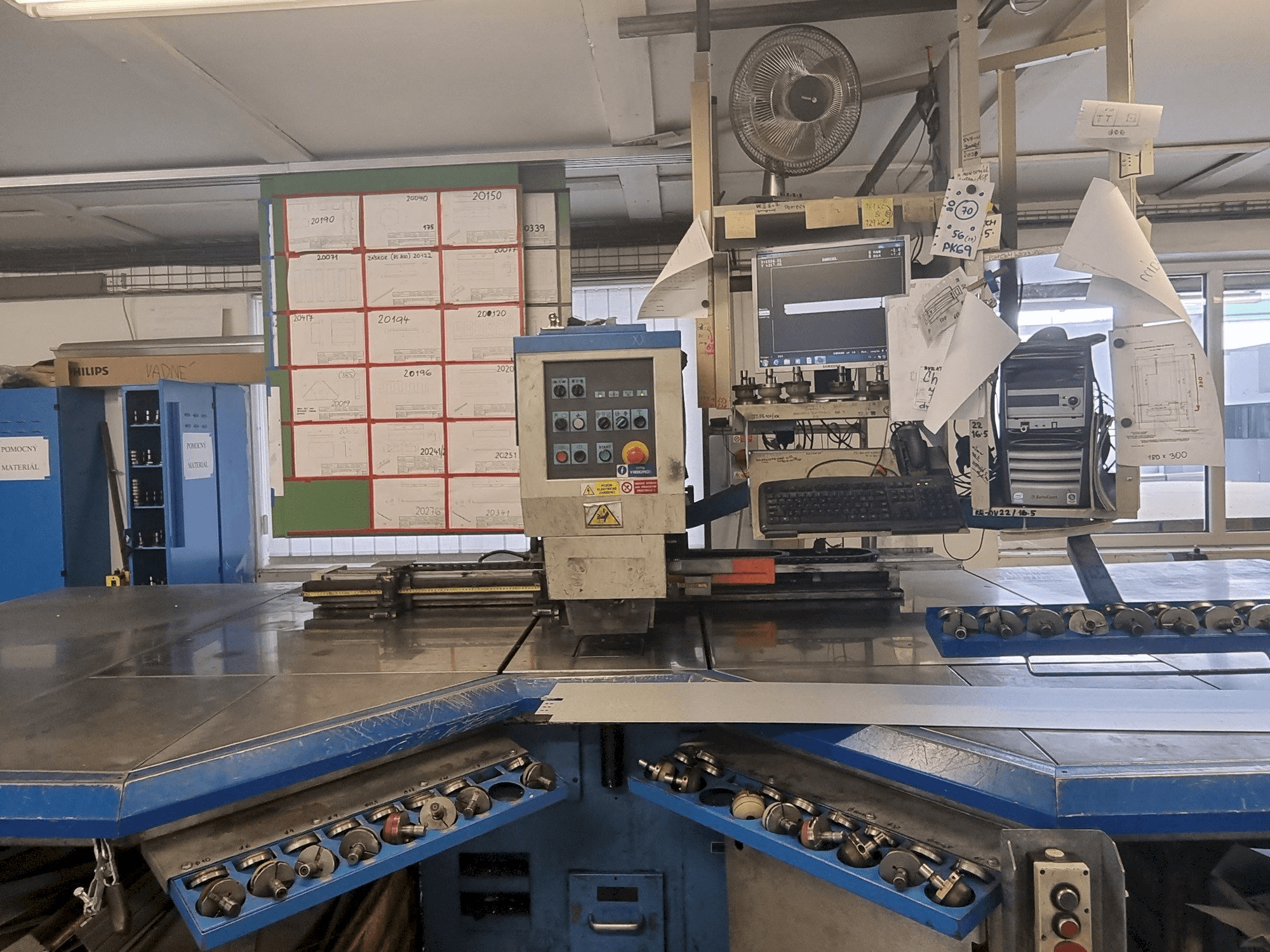 Frontansicht der Euromac CX 750/30 CNC Maschine