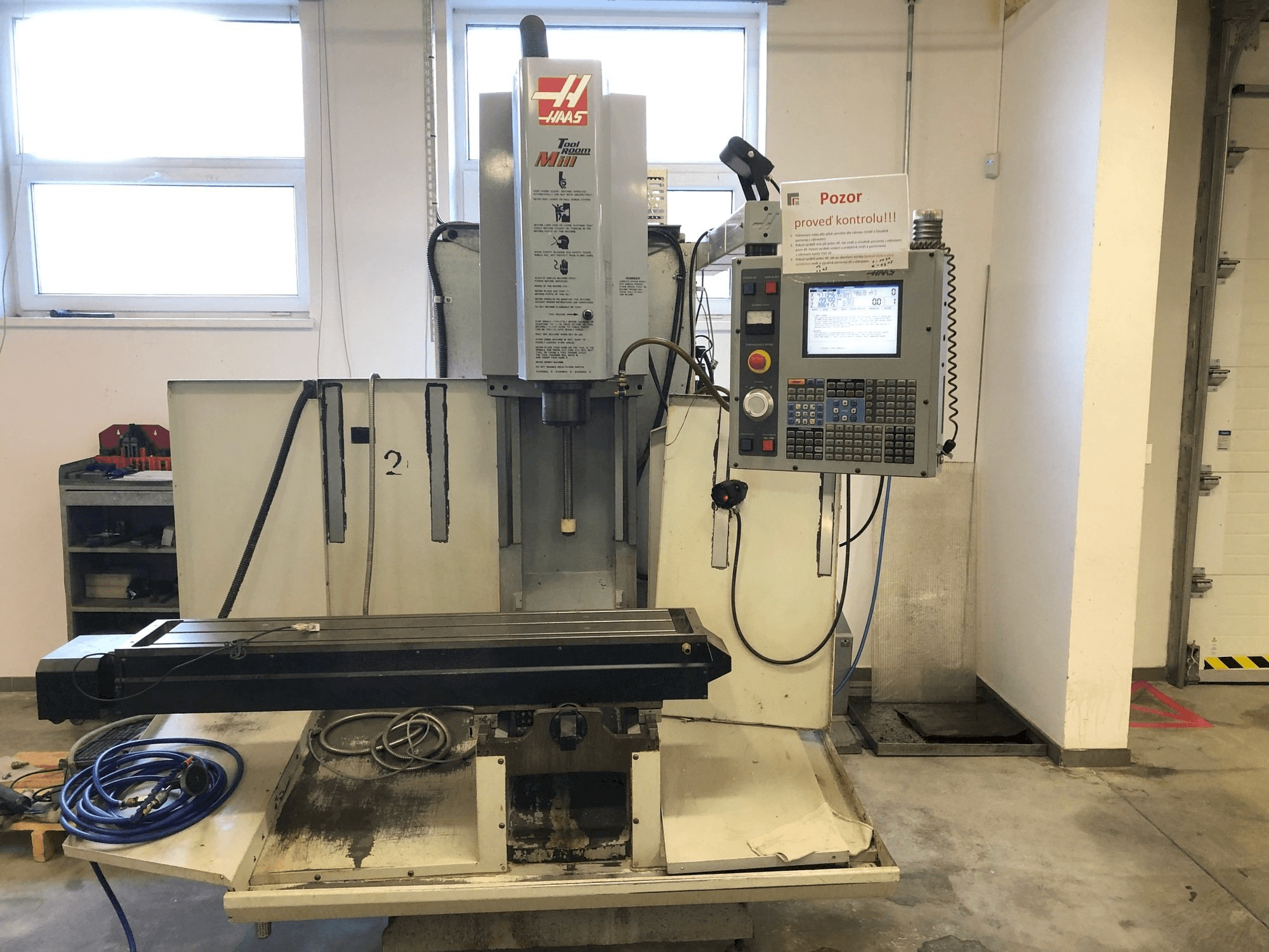 Frontansicht der HAAS TM-2HE Maschine
