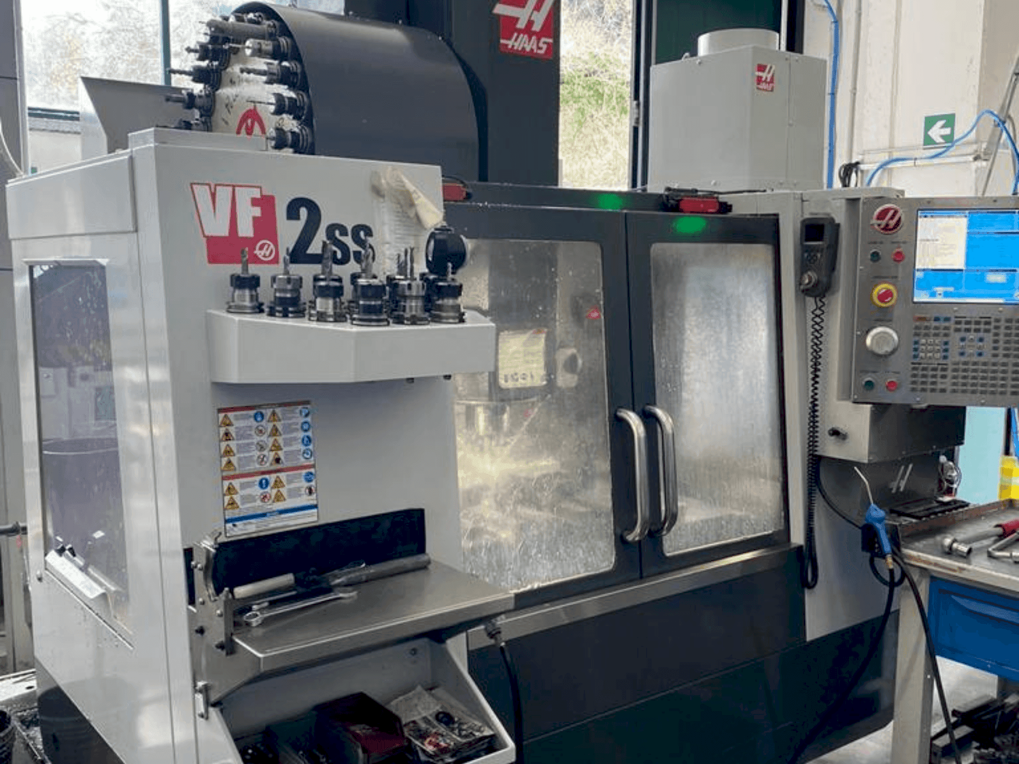 Frontansicht der HAAS VF-2SS Maschine