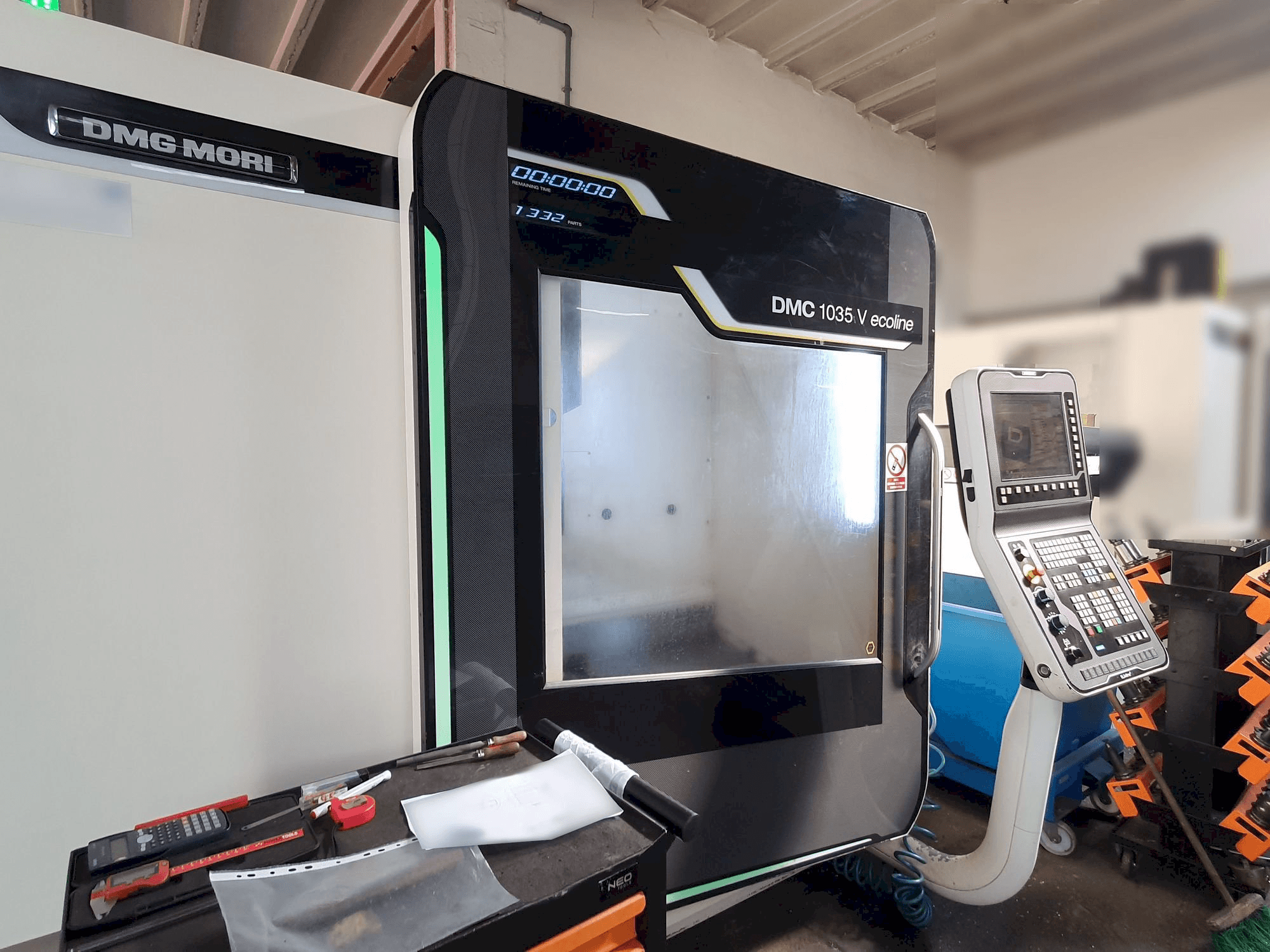 Frontansicht der DMG MORI DMC 1035V Ecoline Maschine