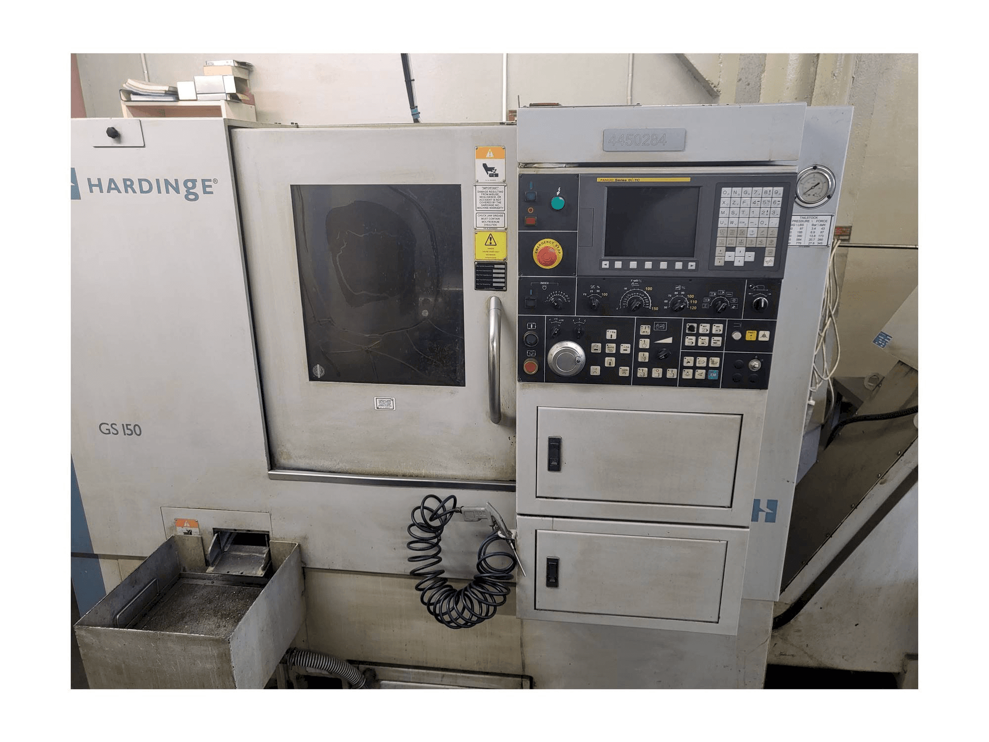 Frontansicht der HARDINGE GS-150 Maschine