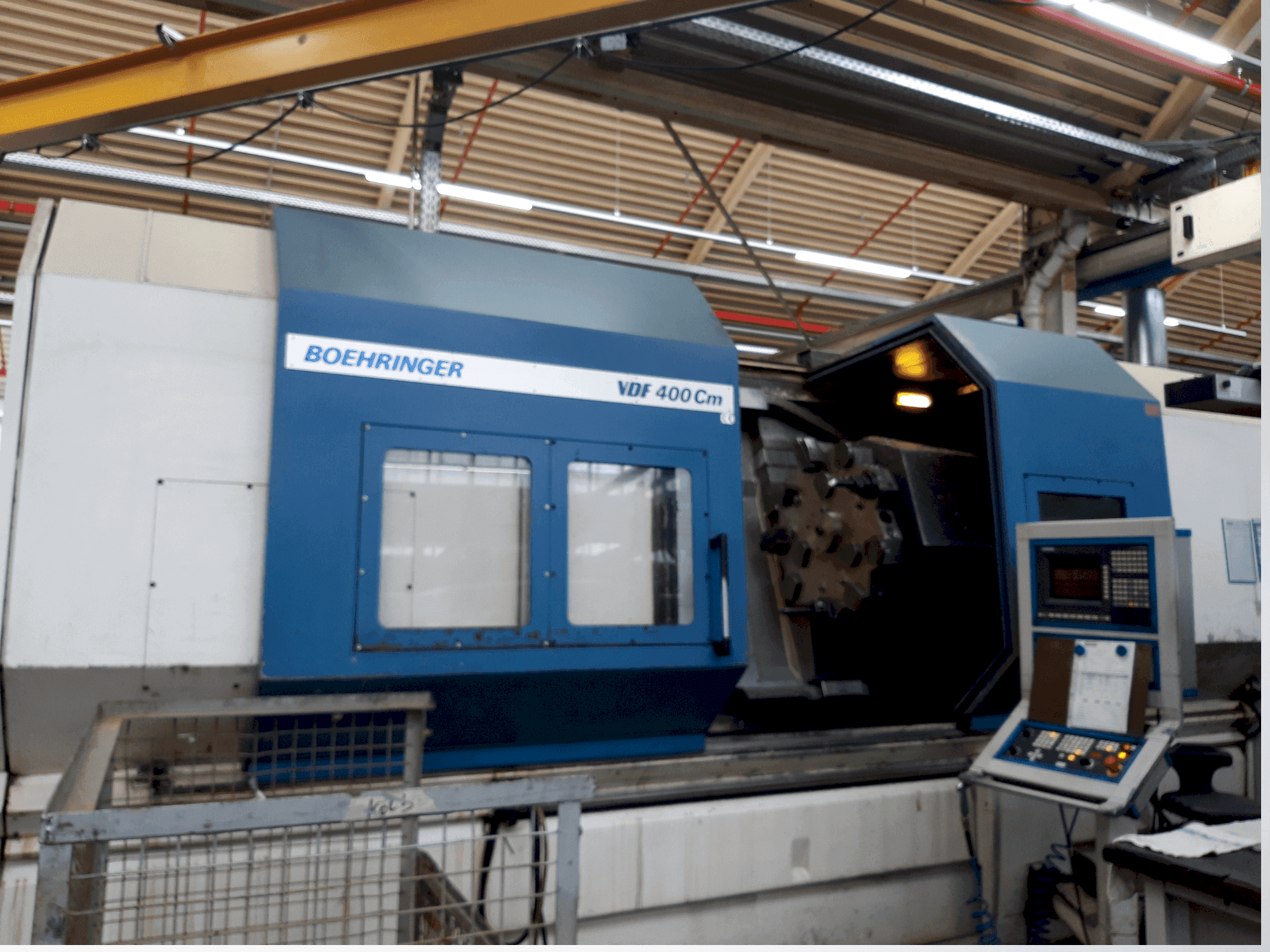 Frontansicht der BOEHRINGER VDF 400 CM Maschine