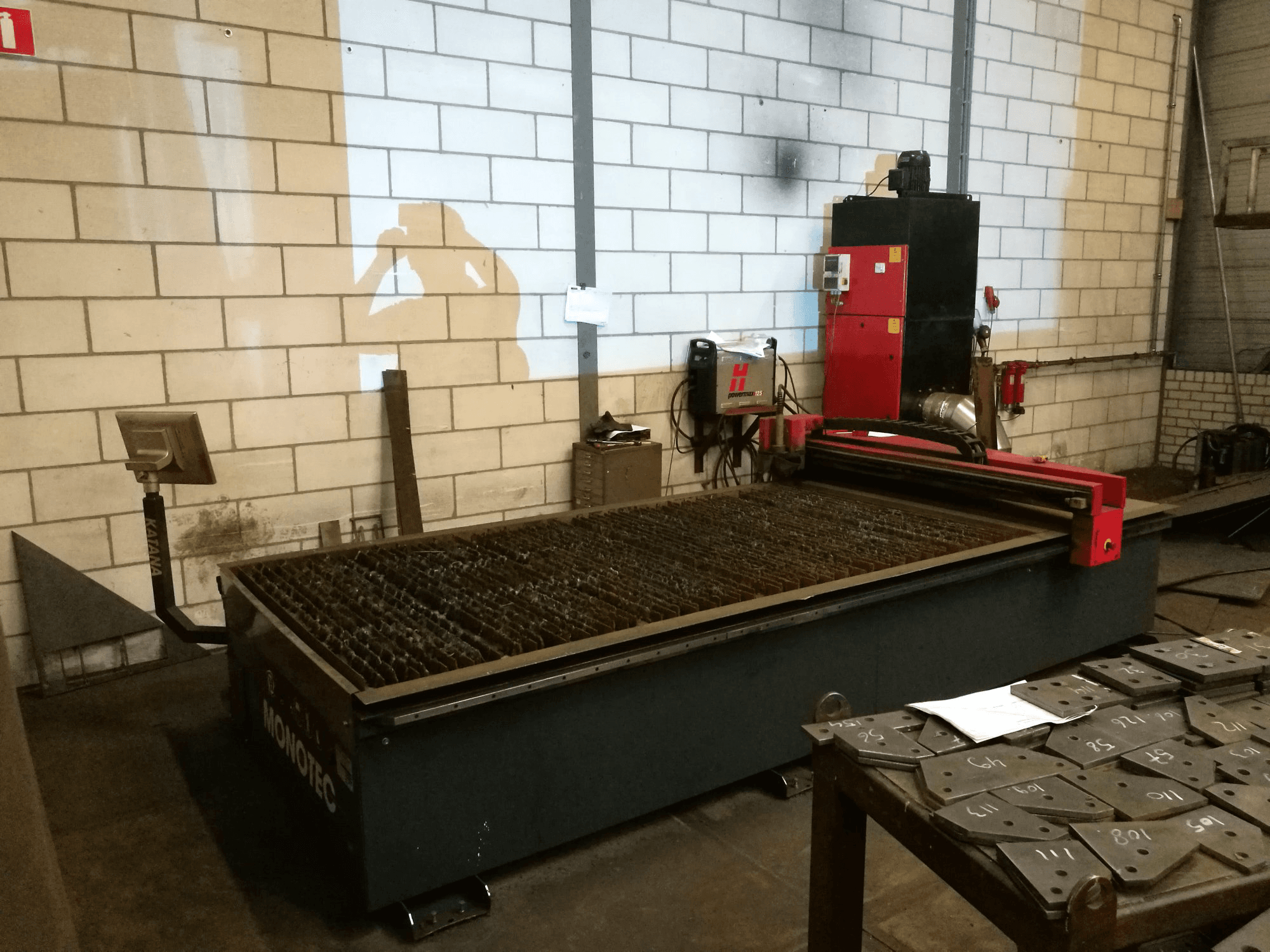 Linke Ansicht der KOIKE MONOTEC Maschine