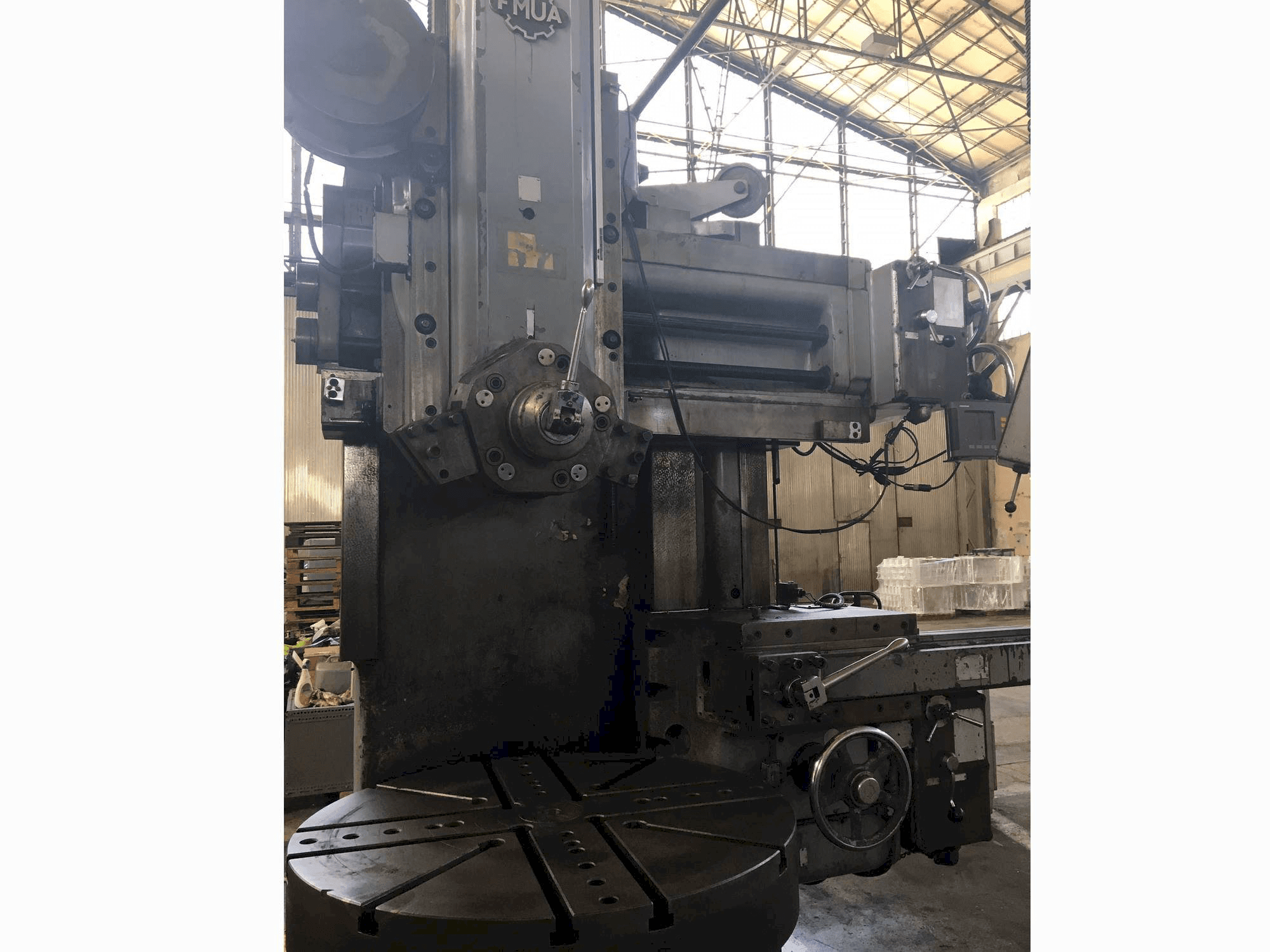 Frontansicht der Titan SC 1250 Maschine