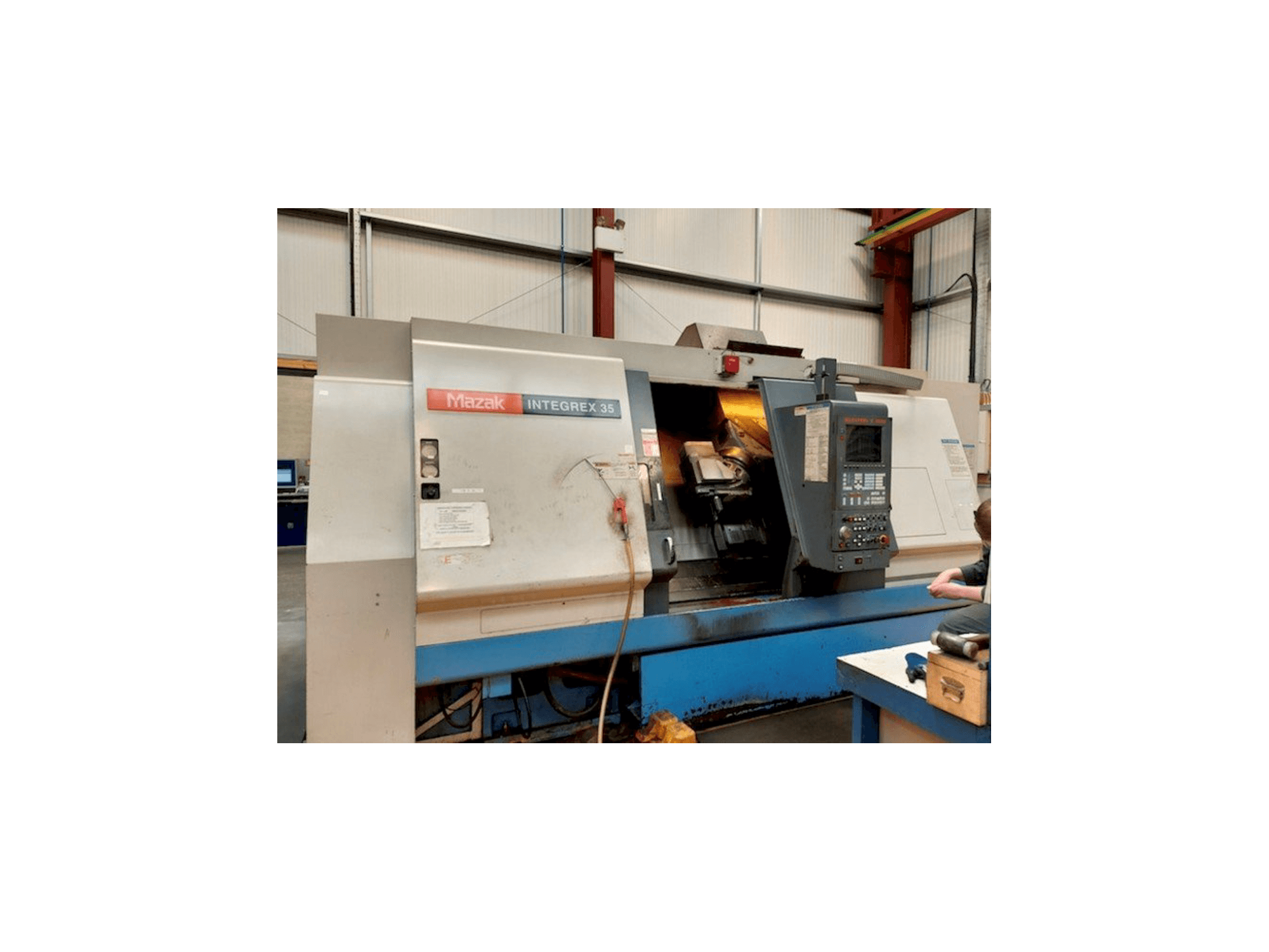 Frontansicht der Mazak INTEGREX 35Y Maschine