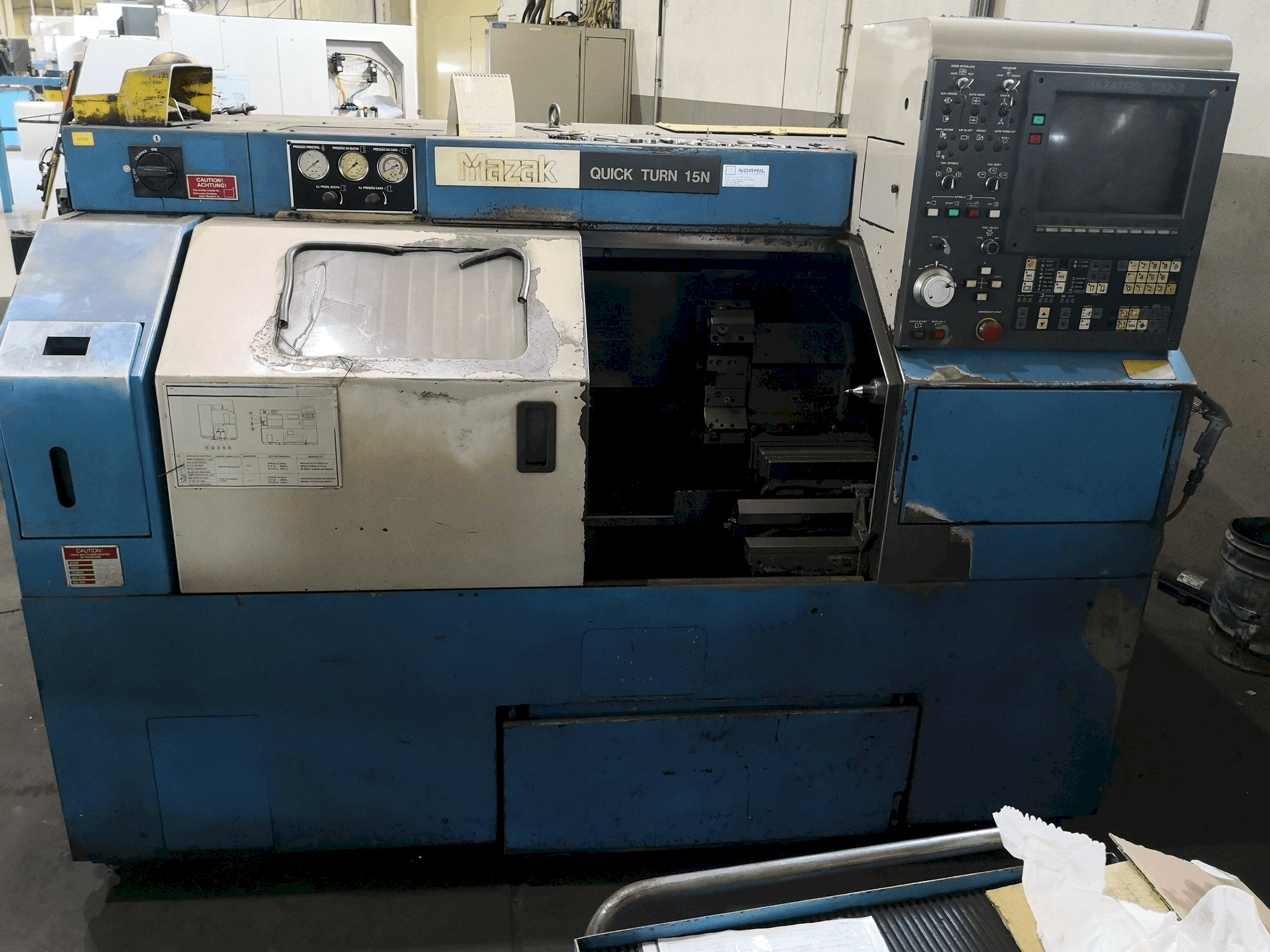 Frontansicht der Mazak Quick Turn 15N Maschine