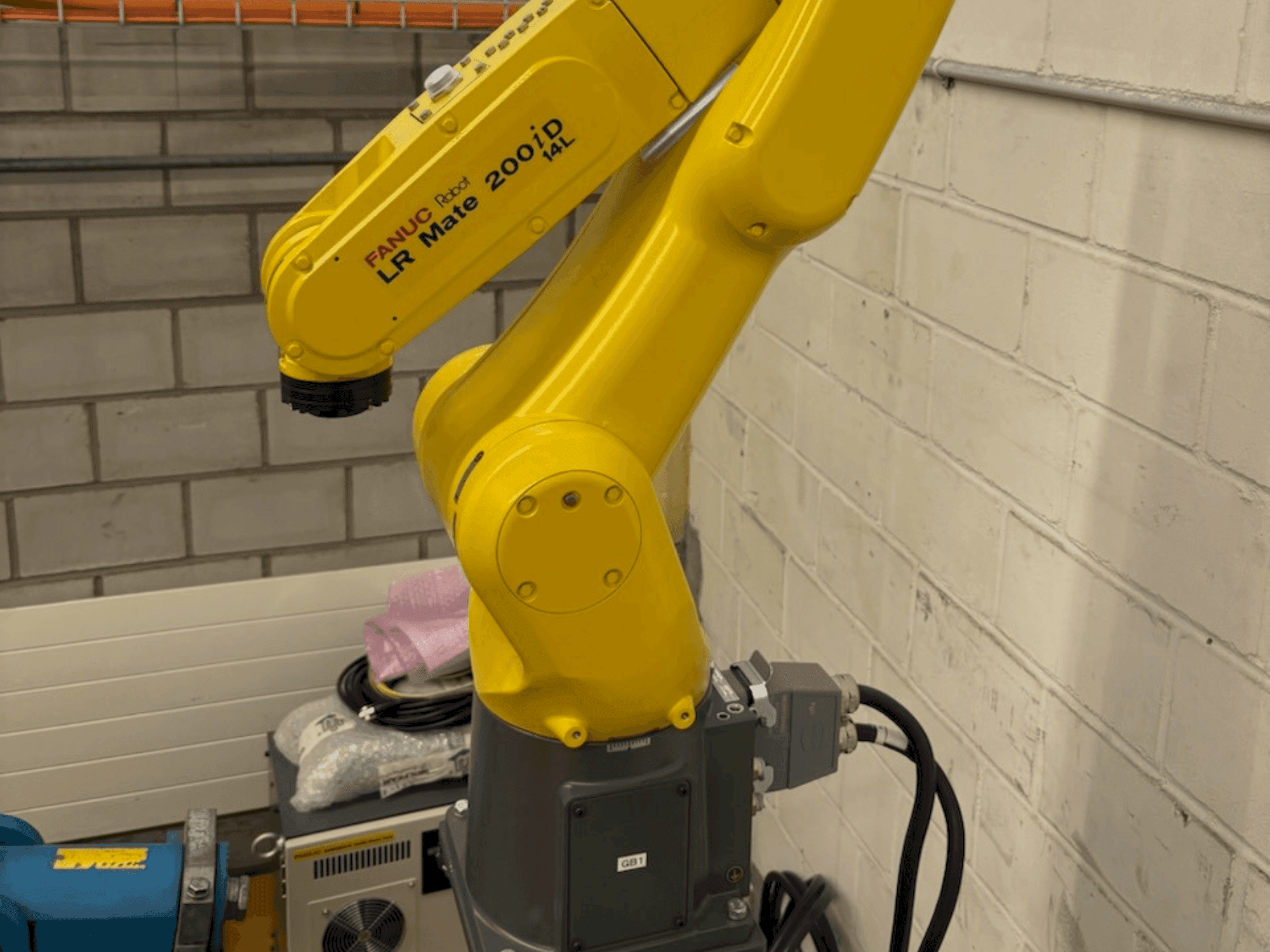 Frontansicht der FANUC LR Mate 200 iD 14L Maschine