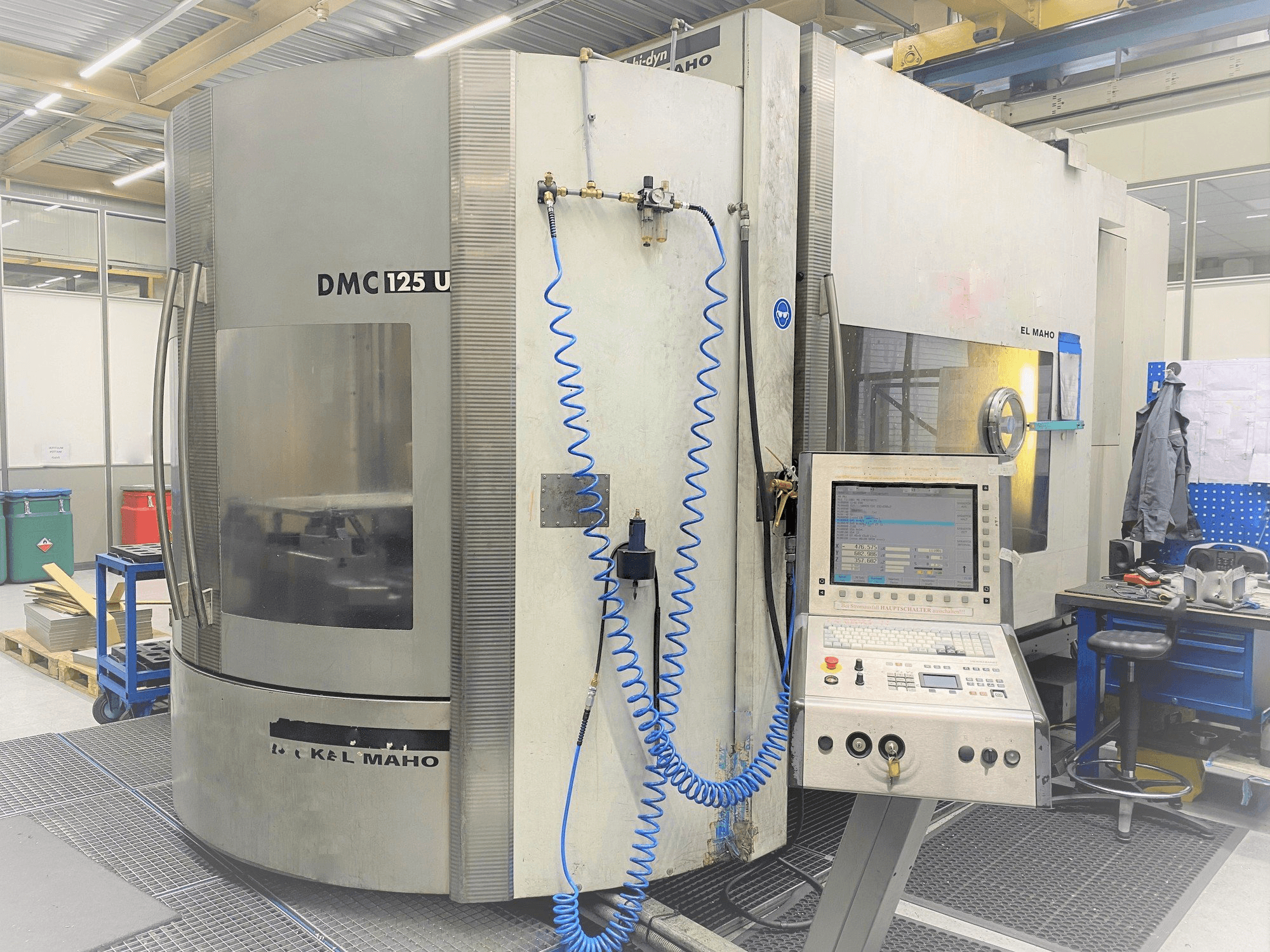 Frontansicht der DECKEL MAHO DMC 125U hi-dyn Maschine
