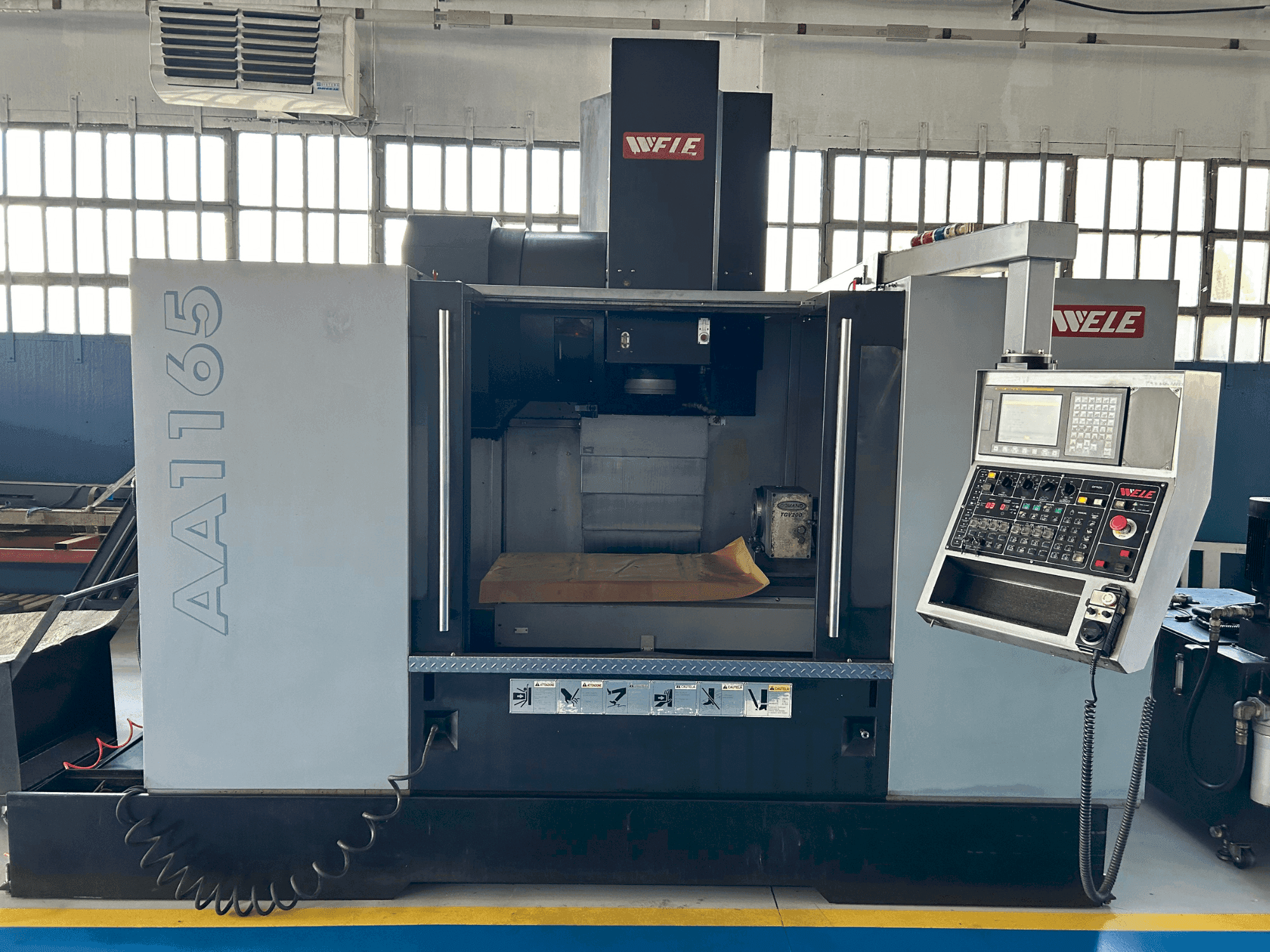 Frontansicht der Wele AA1165 Maschine