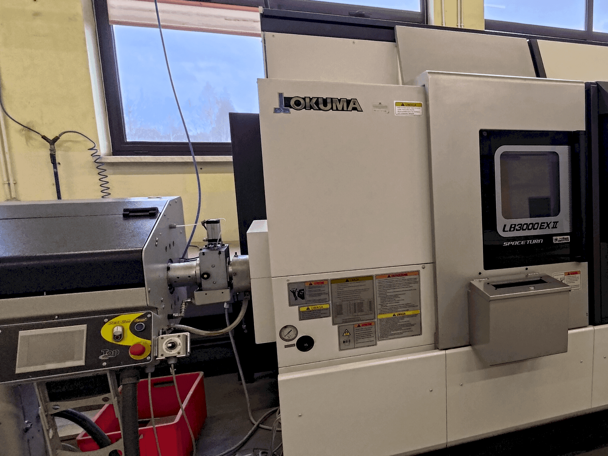 Frontansicht der Okuma LB 3000 EXII MYW 450 Maschine
