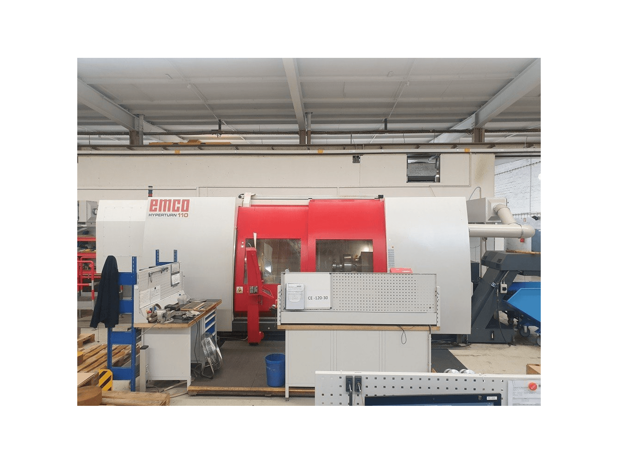 Frontansicht der EMCO Hyperturn 110 Maschine