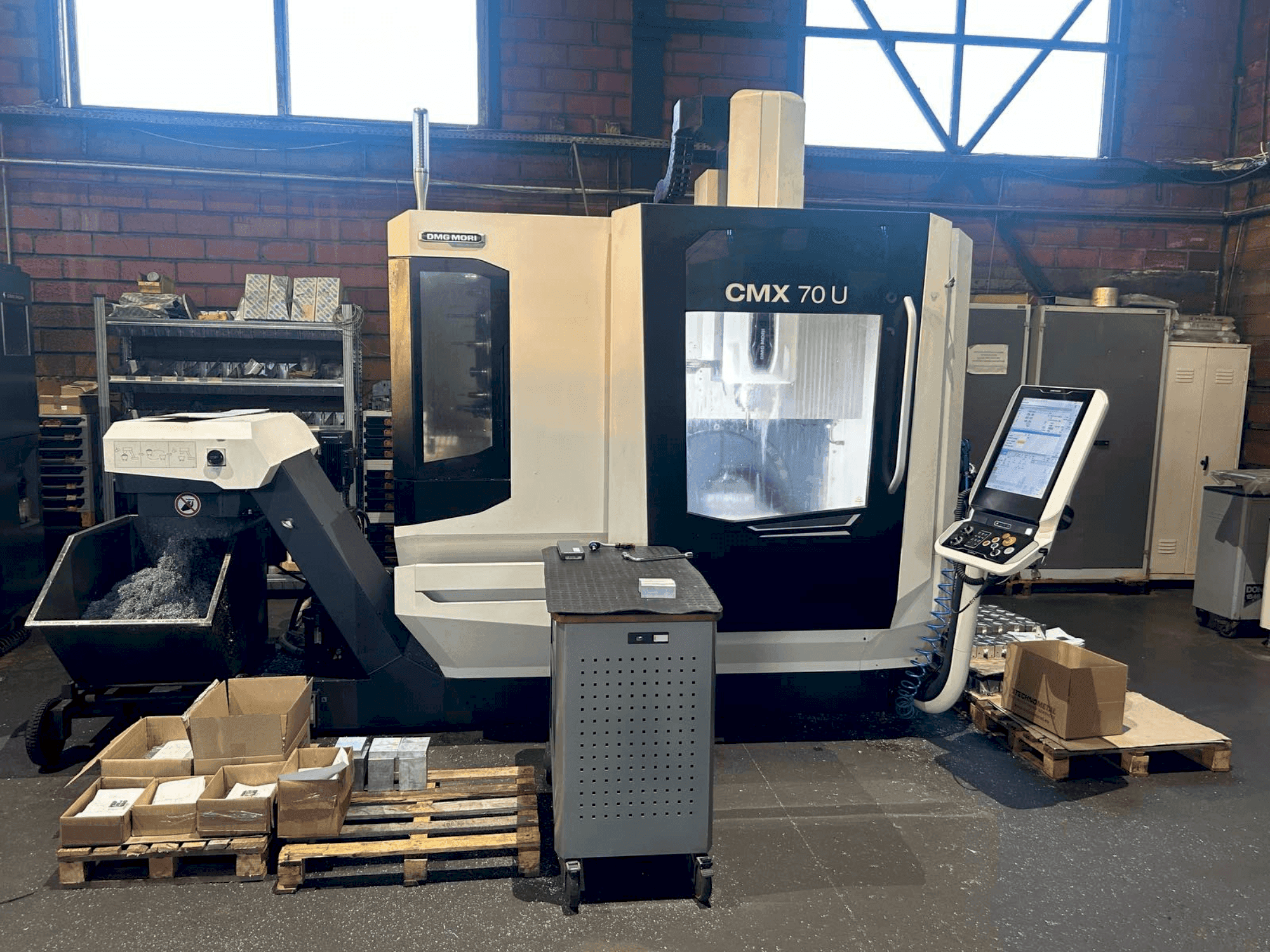 Frontansicht der DMG MORI CMX 70U (2022) Maschine