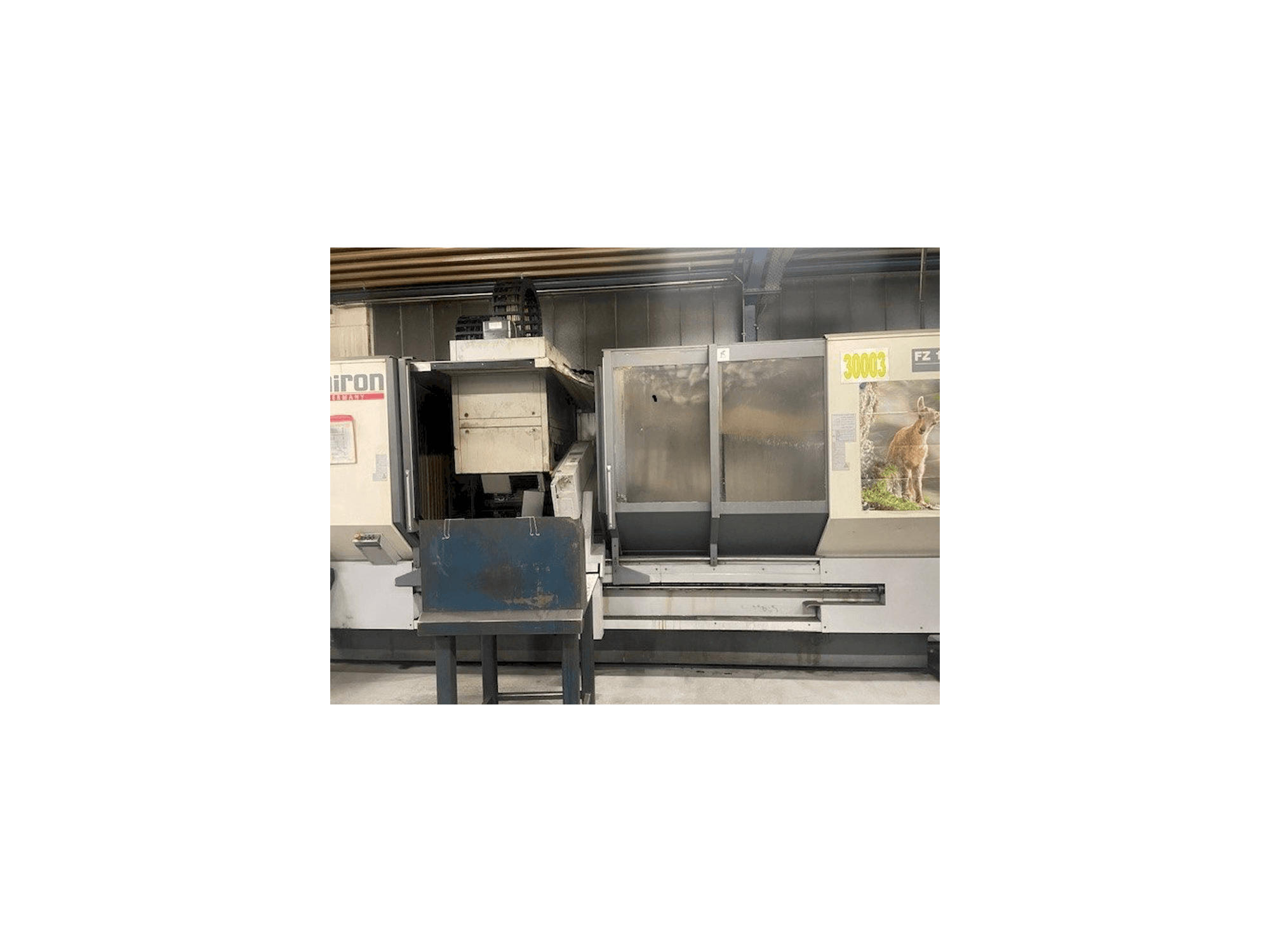 Frontansicht der CHIRON FZ18KL Maschine