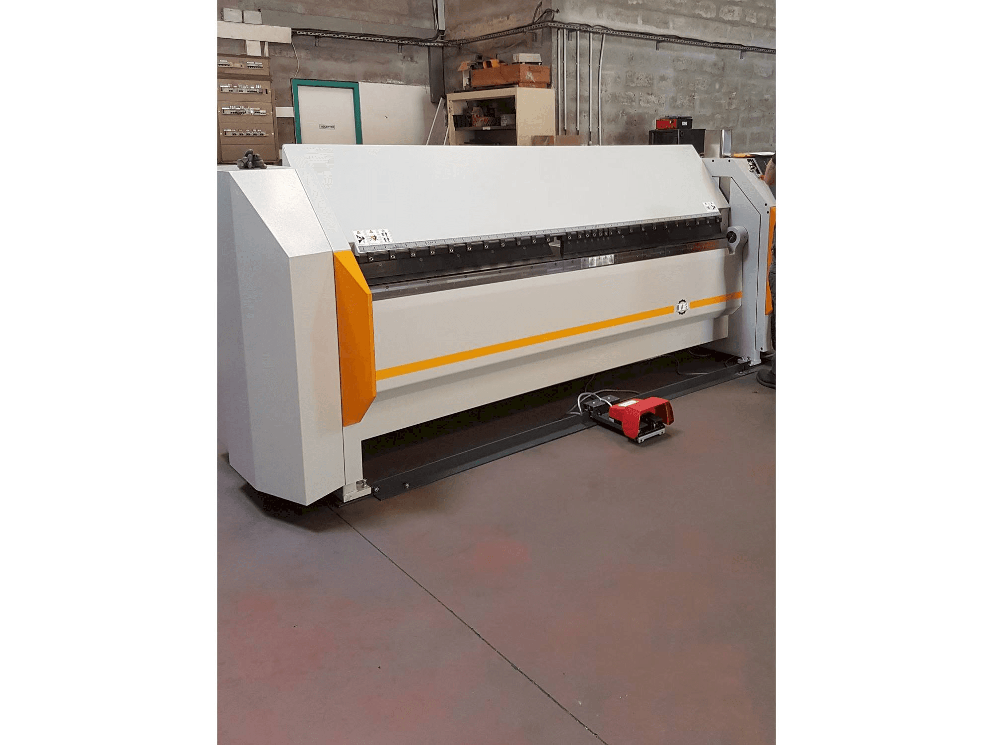 Frontansicht der RAS 62.25 TURBObend Plus Maschine