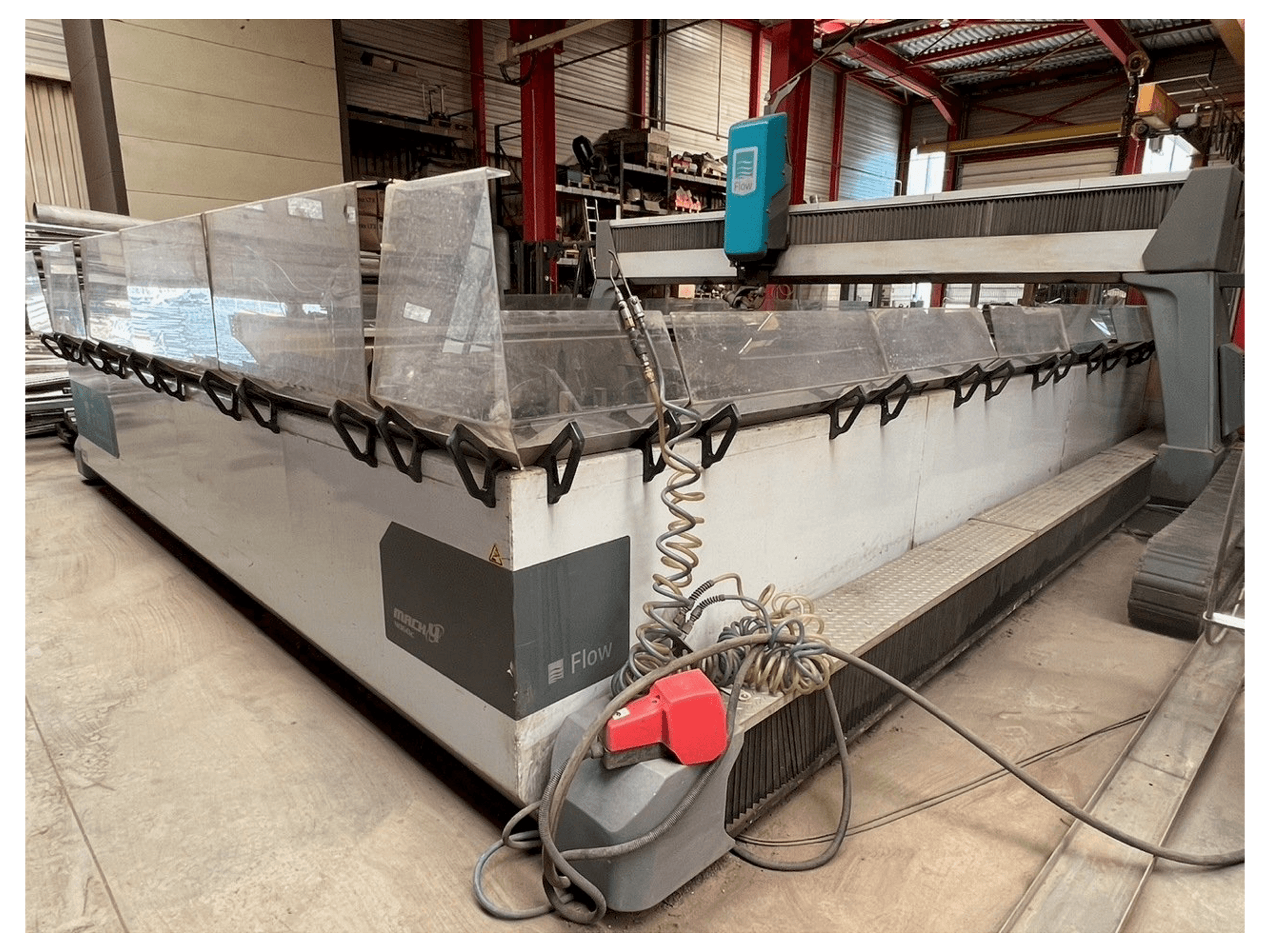 Frontansicht der Flow MACH4 4060 XD Maschine