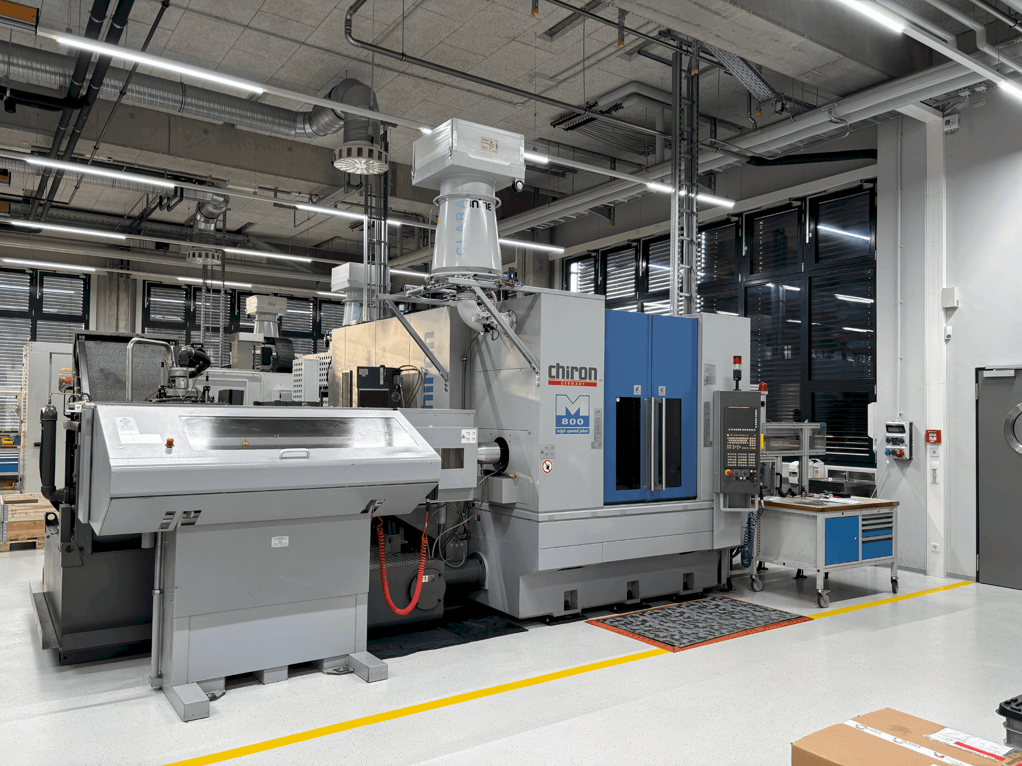 Frontansicht der CHIRON Mill 800 Maschine