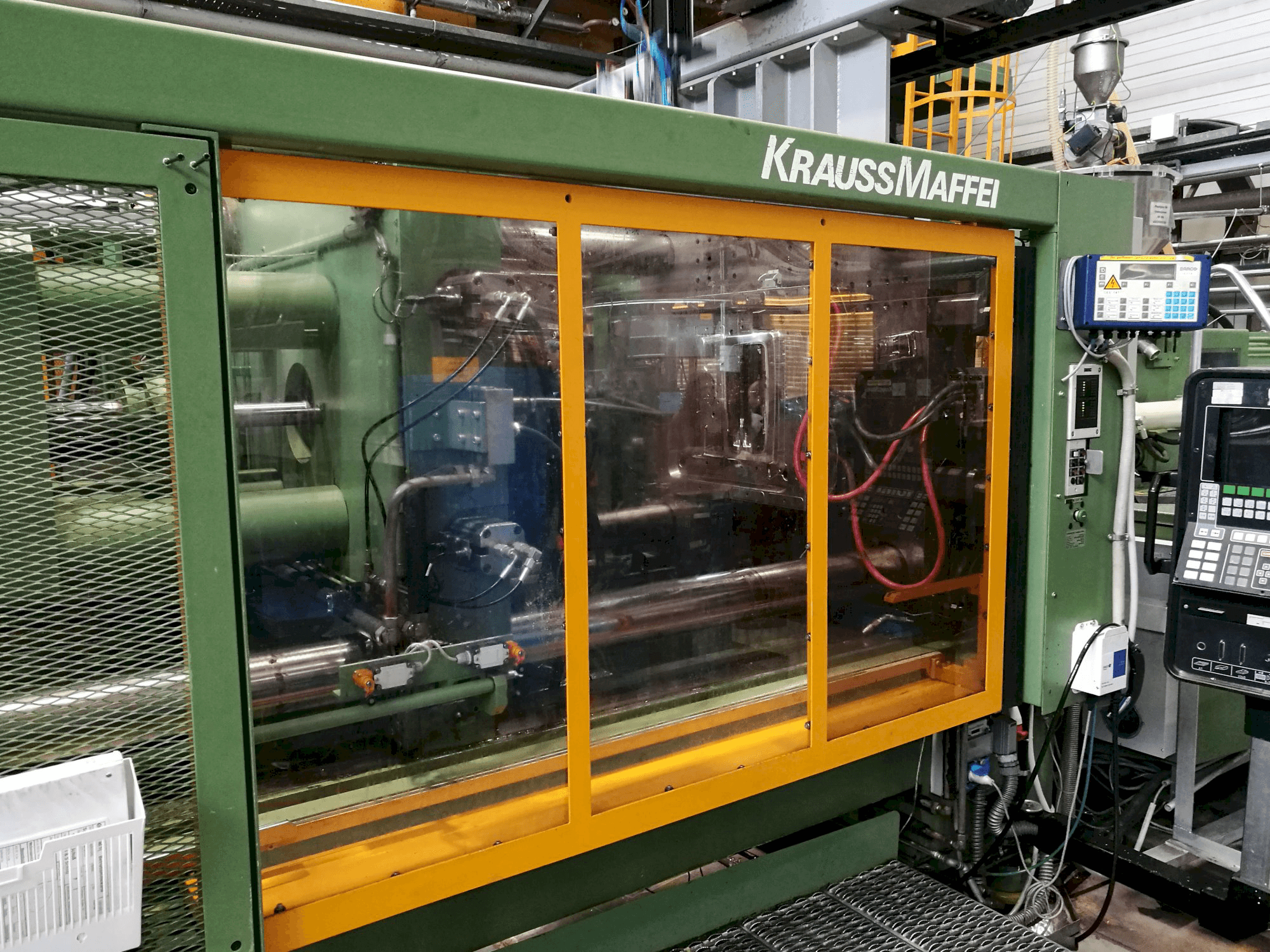 Linke Ansicht der Krauss Maffei 650-2300 B2 Maschine