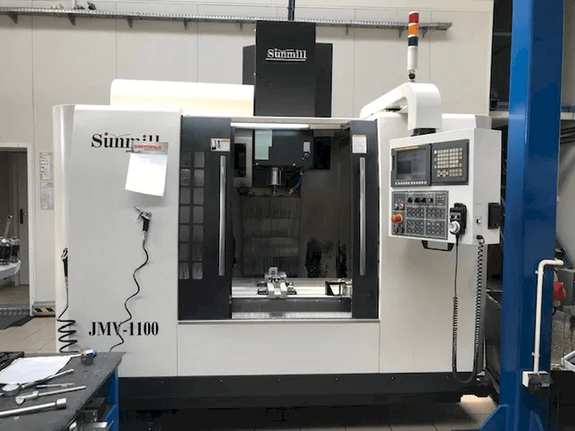 Frontansicht der SUNMILL JMV-1100 Maschine