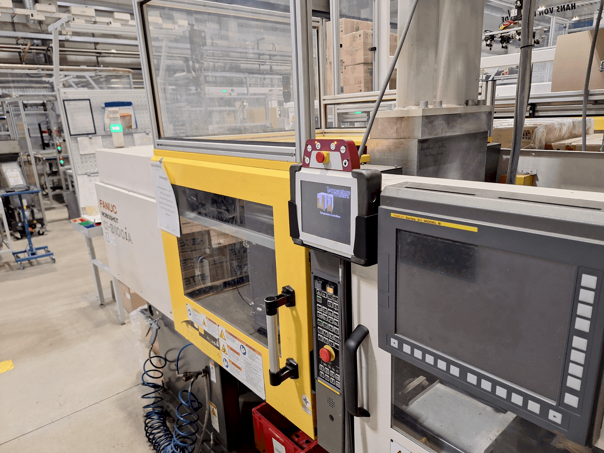 Frontansicht der FANUC Roboshot S100iA Maschine