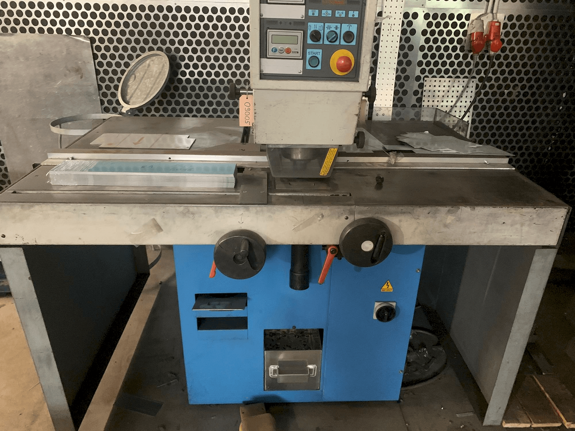 Frontansicht der Euromac XP 750 / 25 Maschine