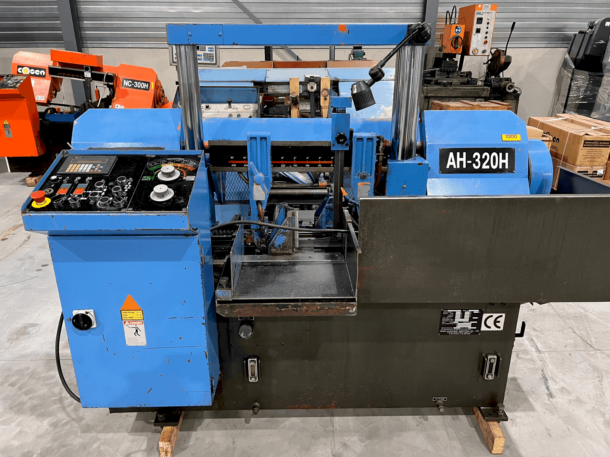 Frontansicht der Cosen AH 320 H Maschine