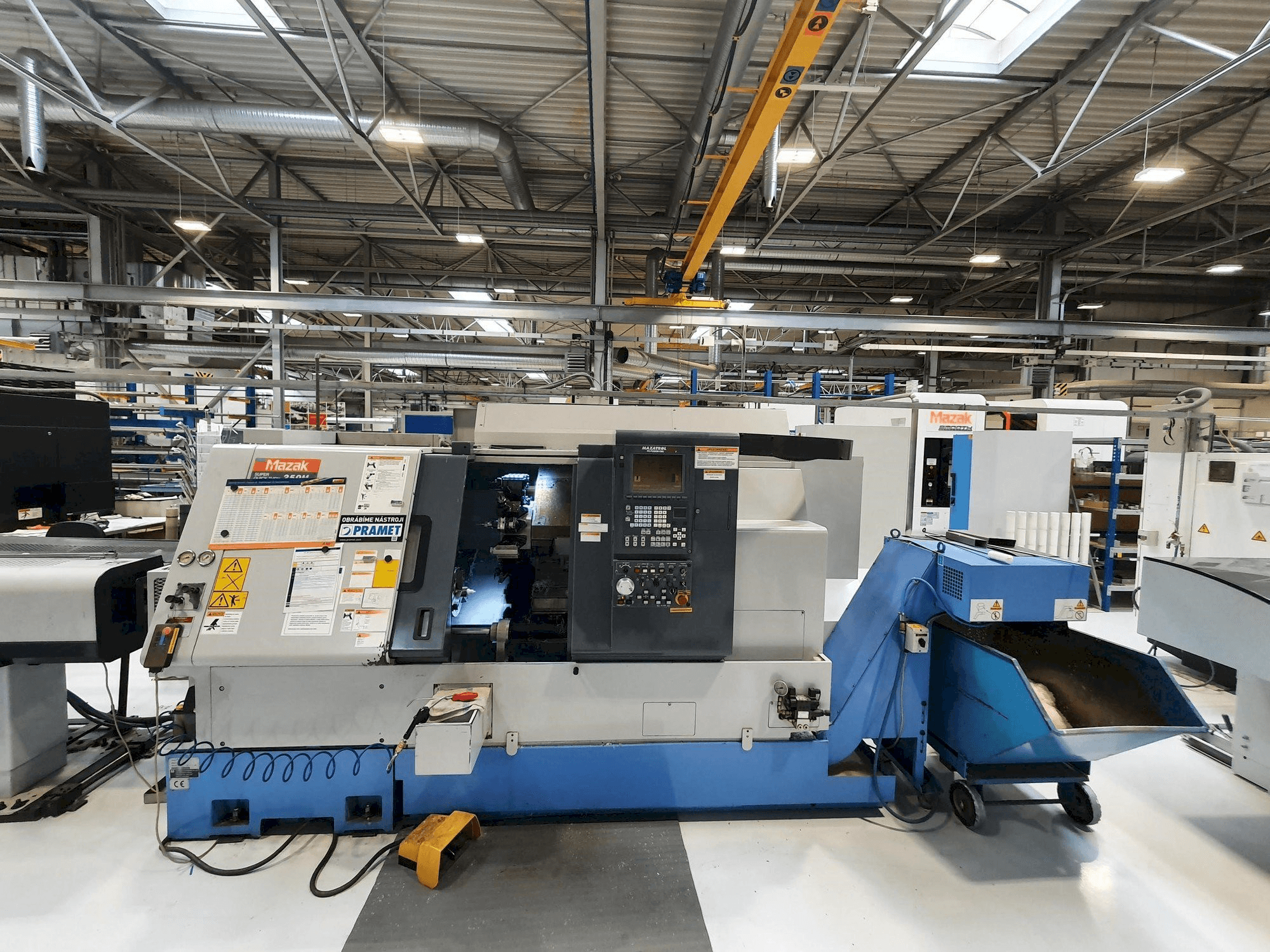 Frontansicht der Mazak SQT-250M 1000L Maschine