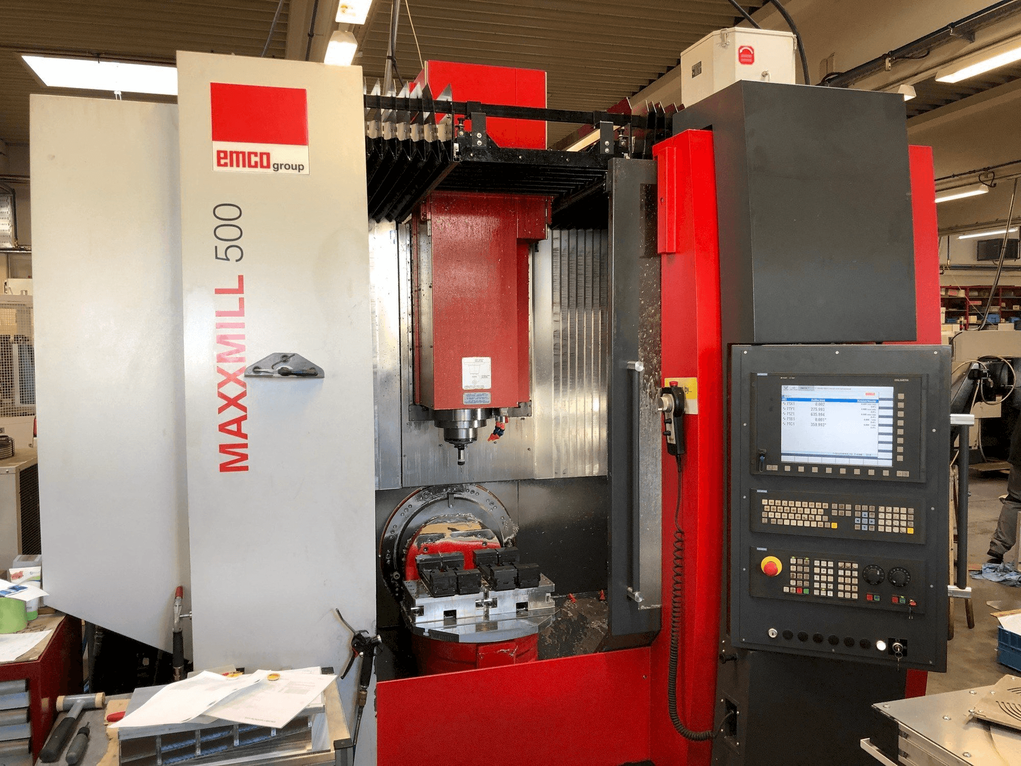 Frontansicht der EMCO MAXXMILL 500 Maschine