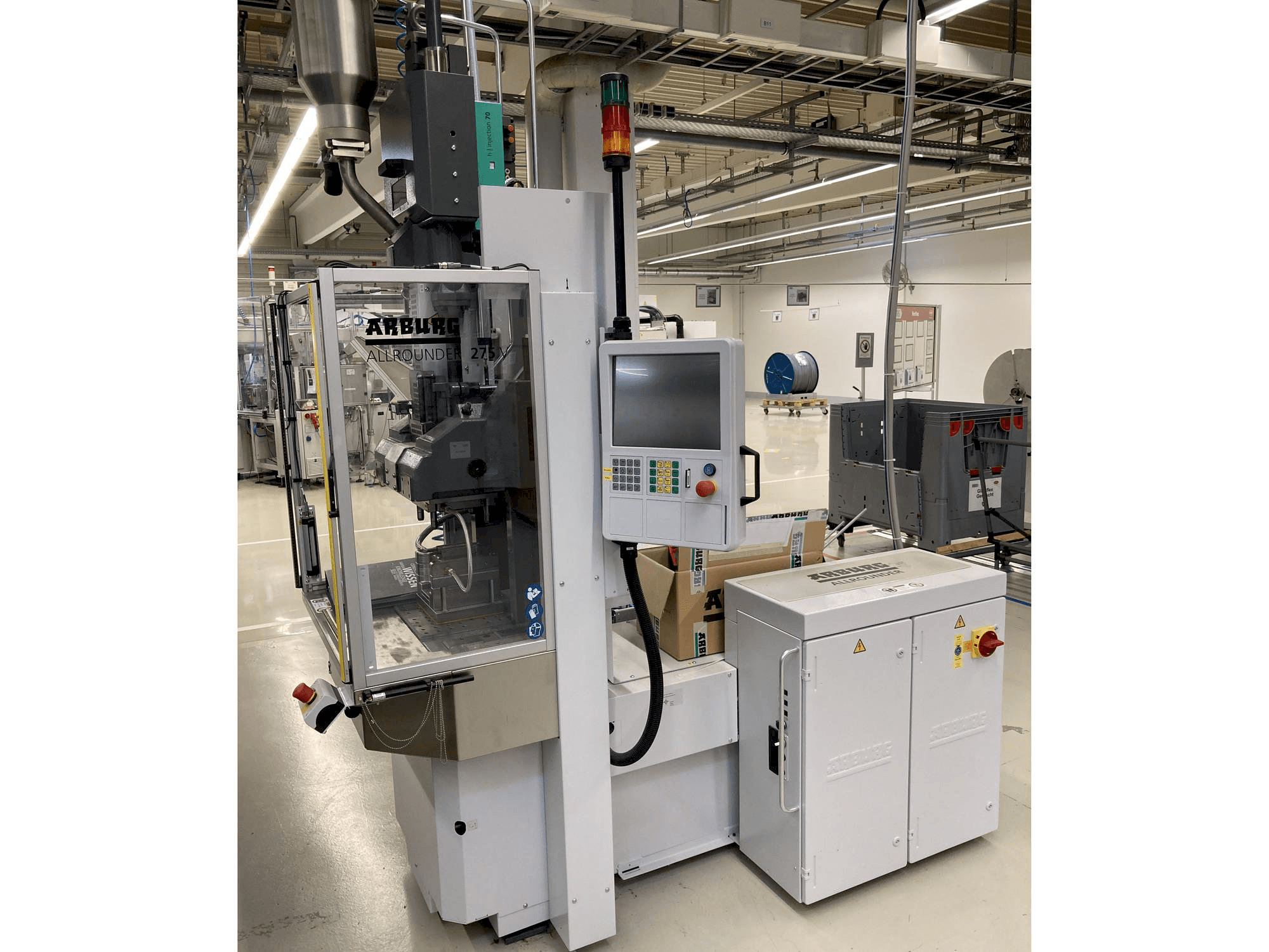 Frontansicht der Arburg Allrounder 275 V 250-70 Maschine