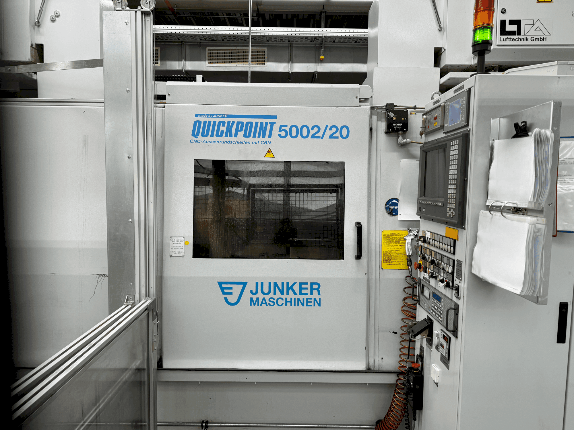 Frontansicht der JUNKER Quickpoint 5002/20 Maschine